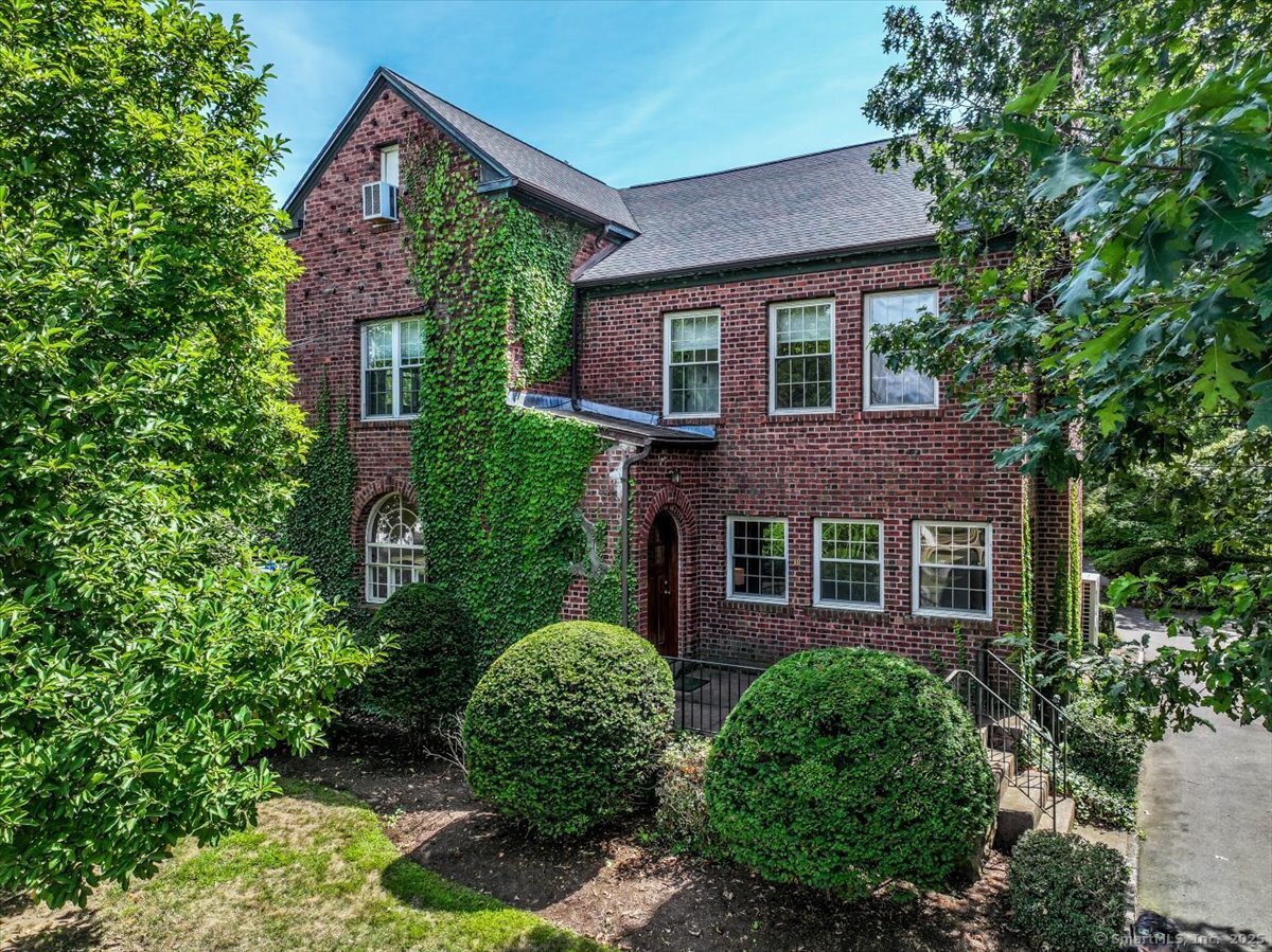 North Haven, Connecticut, 06473, United States, 4 Bedrooms Bedrooms, ,3 BathroomsBathrooms,Residential,For Sale,1940300