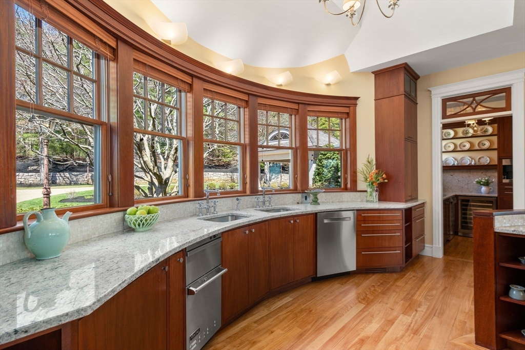 Beverly, Massachusetts, 01915, United States, 5 Bedrooms Bedrooms, ,8 BathroomsBathrooms,Residential,For Sale,1784465