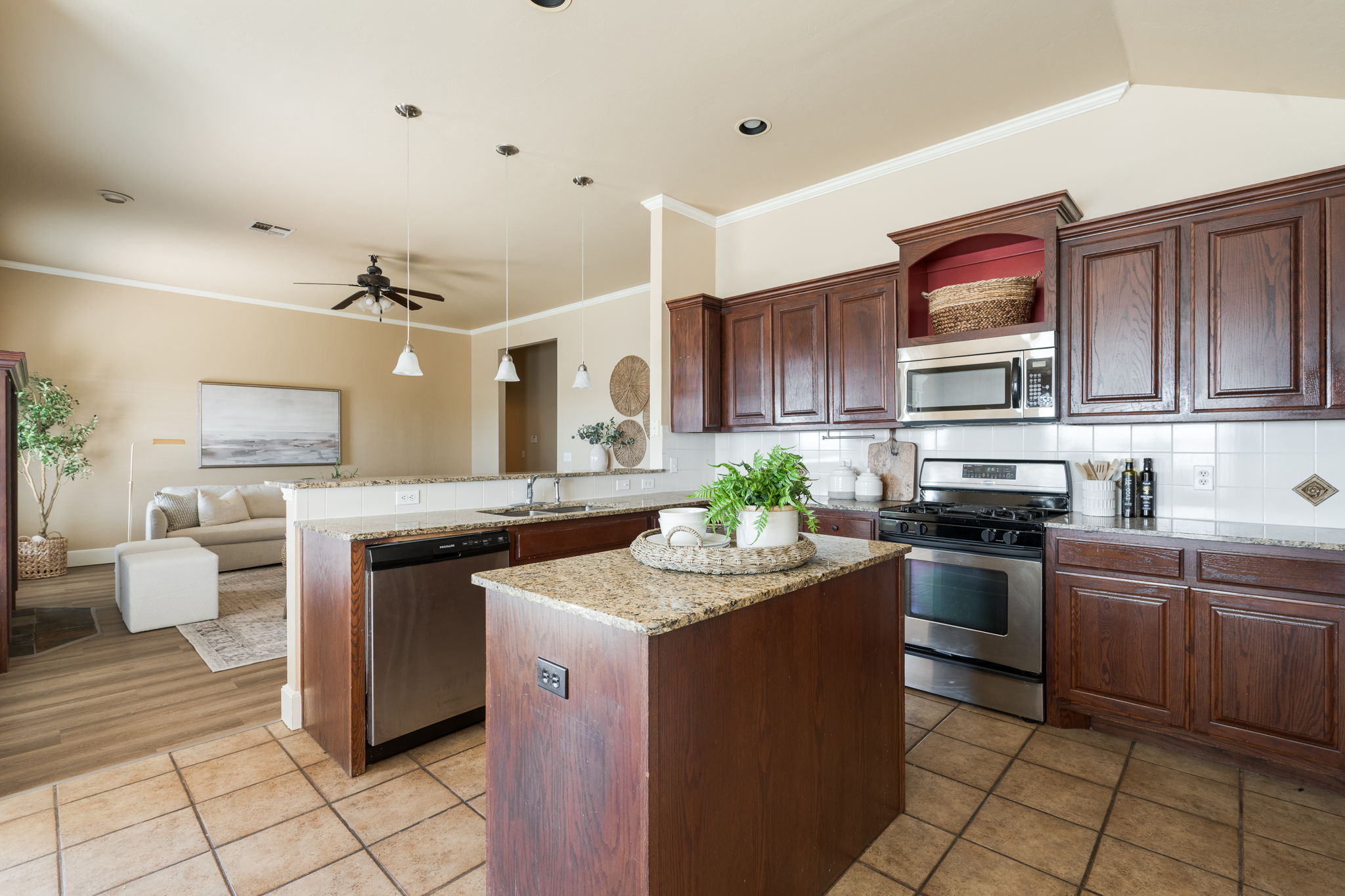  16428 Village Common Drive, Edmond, OK 73013 - 物件實景