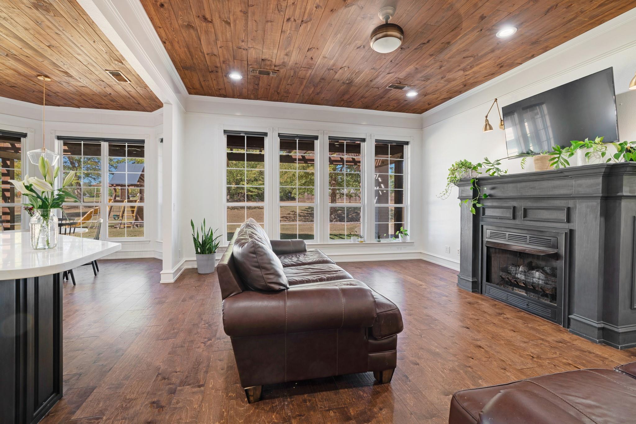 Paris, Texas, 75462, United States, 5 Bedrooms Bedrooms, ,4 BathroomsBathrooms,Residential,For Sale,1977755