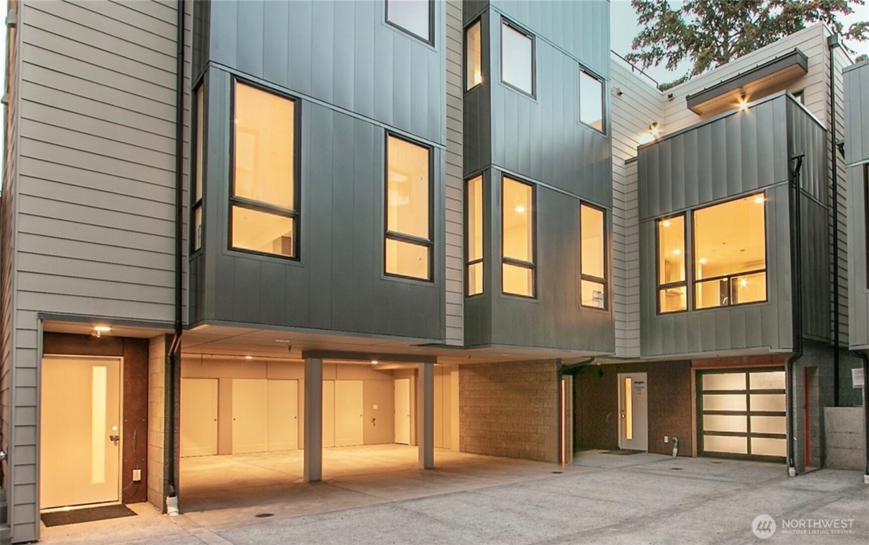 Seattle, Washington, 98122, United States, 2 Bedrooms Bedrooms, ,1 BathroomBathrooms,Residential,For Sale,1896236