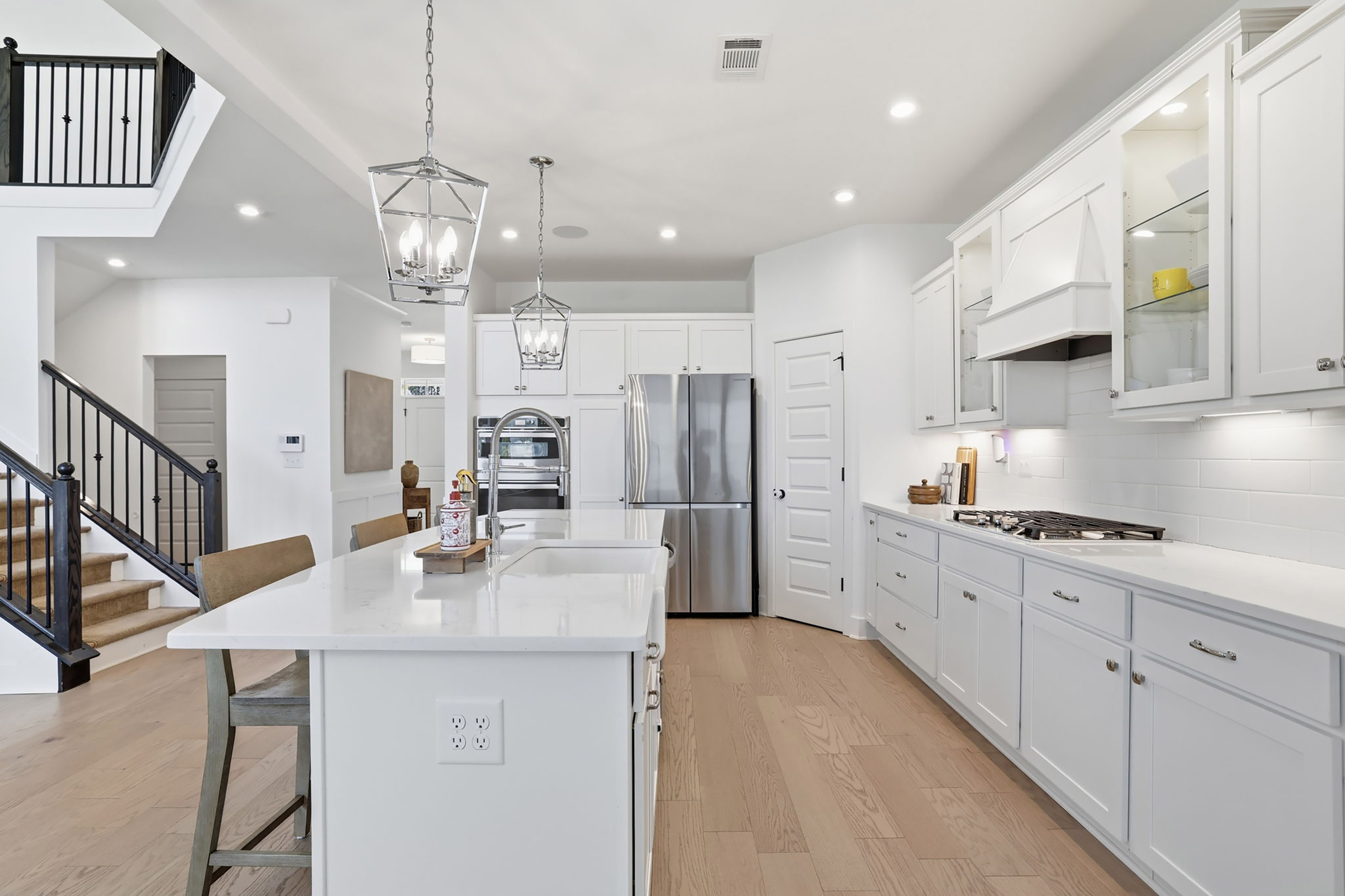  Stunning White Brick Modern Farmhouse Blends Timeless Charm with Elevated Design - 物件實景
