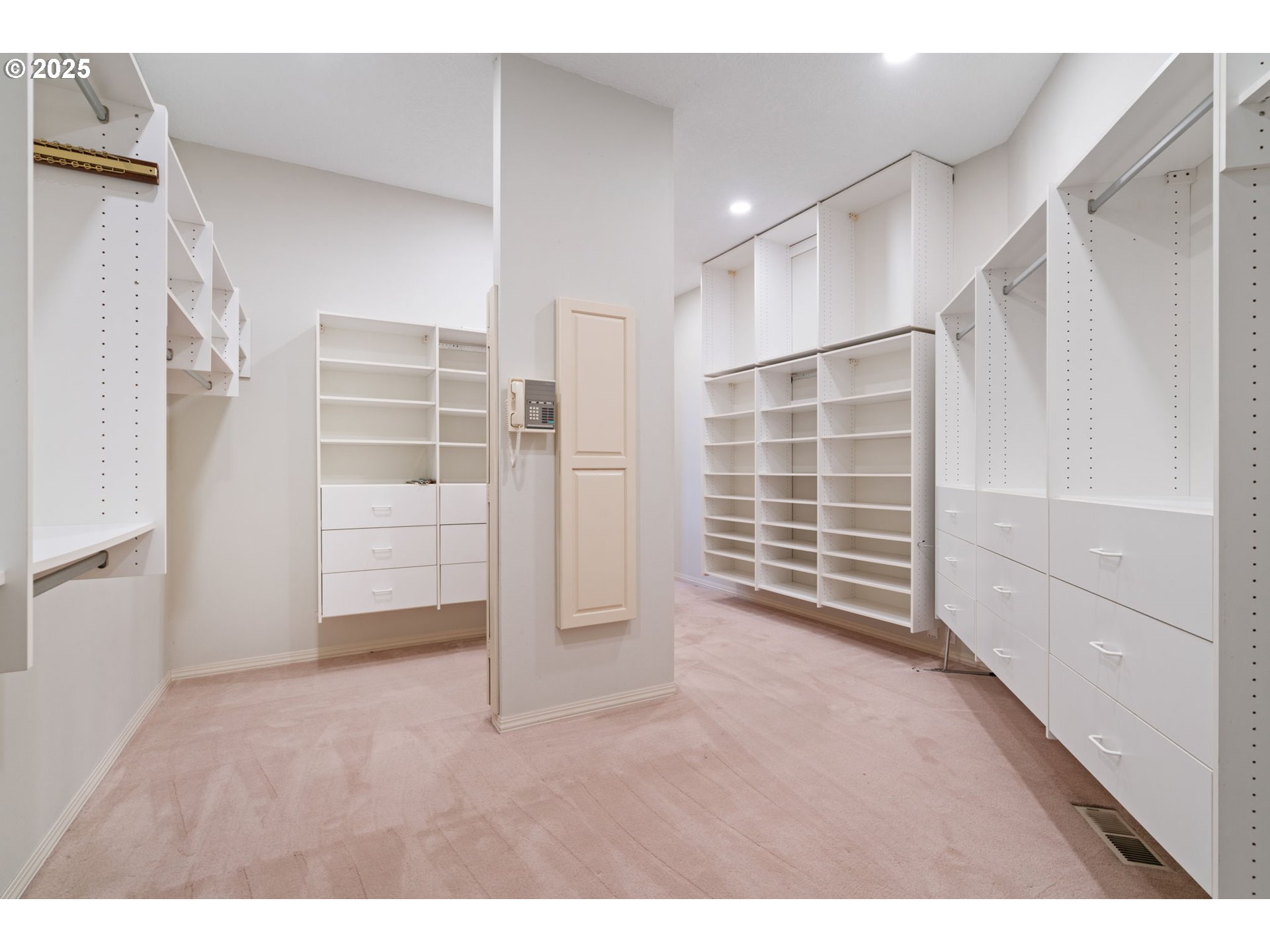 Vancouver, Washington, 98685, United States, 3 Bedrooms Bedrooms, ,4 BathroomsBathrooms,Residential,For Sale,2003472