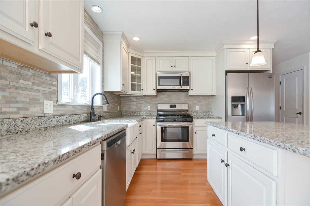 Rockland, Massachusetts, 02370, United States, 4 Bedrooms Bedrooms, ,3 BathroomsBathrooms,Residential,For Sale,1942802