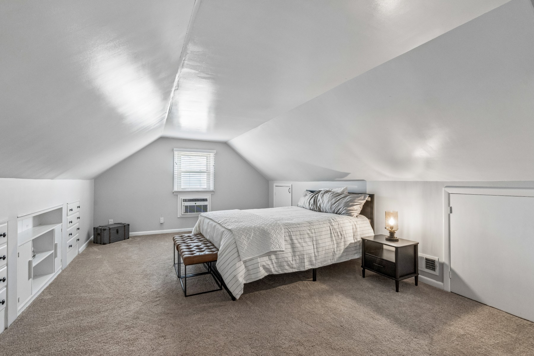  Immaculate and Updated Split Level Residence - 物件實景