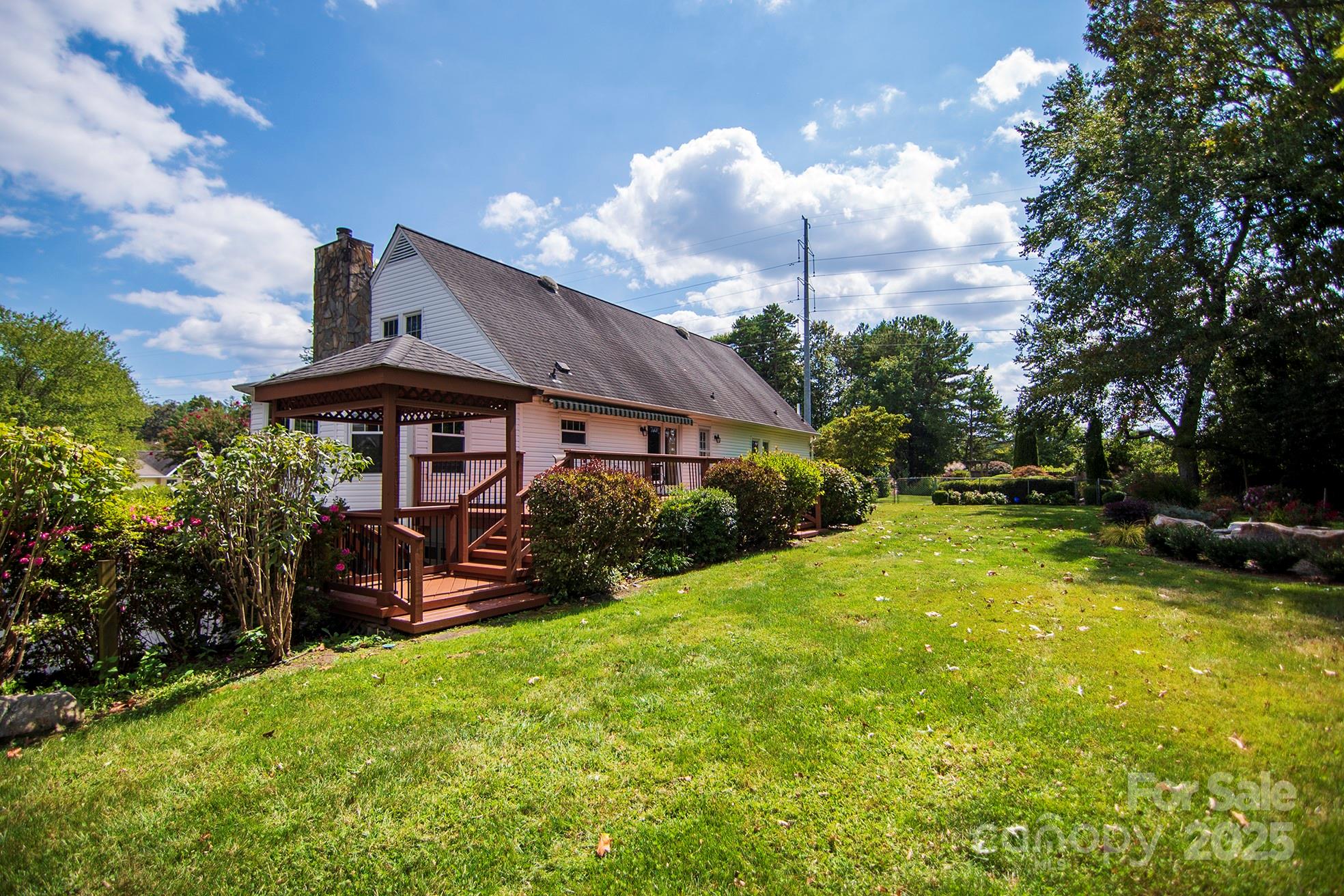 Hendersonville, North Carolina, 28792, United States, 3 Bedrooms Bedrooms, ,3 BathroomsBathrooms,Residential,For Sale,1976526