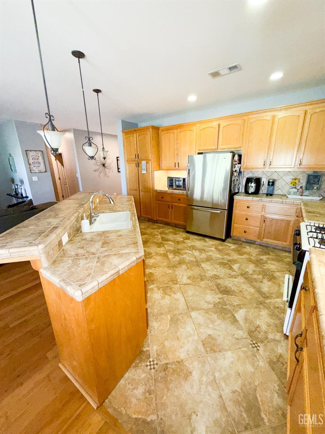 Bakersfield, California, 93314, United States, 3 Bedrooms Bedrooms, ,2 BathroomsBathrooms,Residential,For Sale,1966824