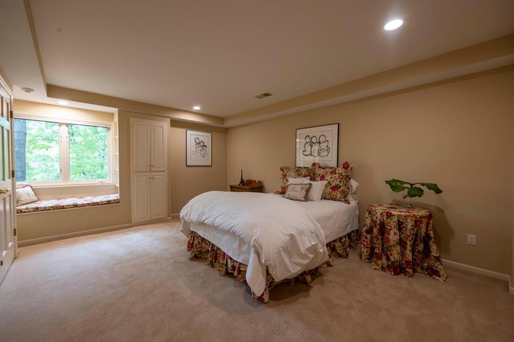 Mendota Heights, Minnesota, 55118, United States, 4 Bedrooms Bedrooms, ,3 BathroomsBathrooms,Residential,For Sale,1836960