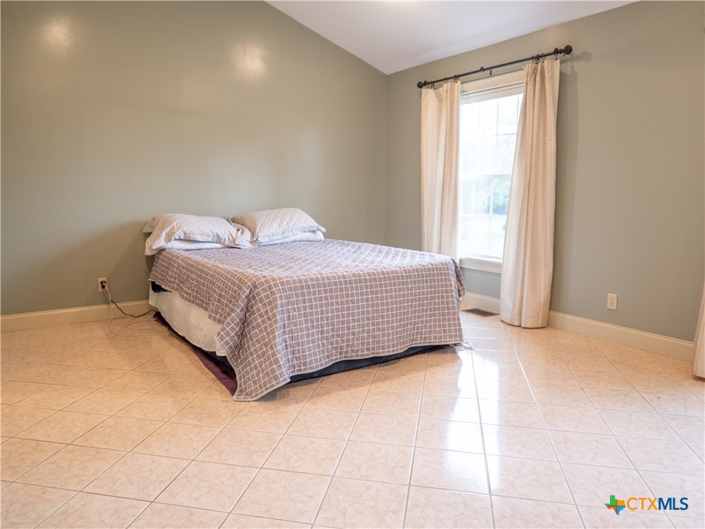 Victoria, Texas, 77905, United States, 5 Bedrooms Bedrooms, ,4 BathroomsBathrooms,Residential,For Sale,1989033