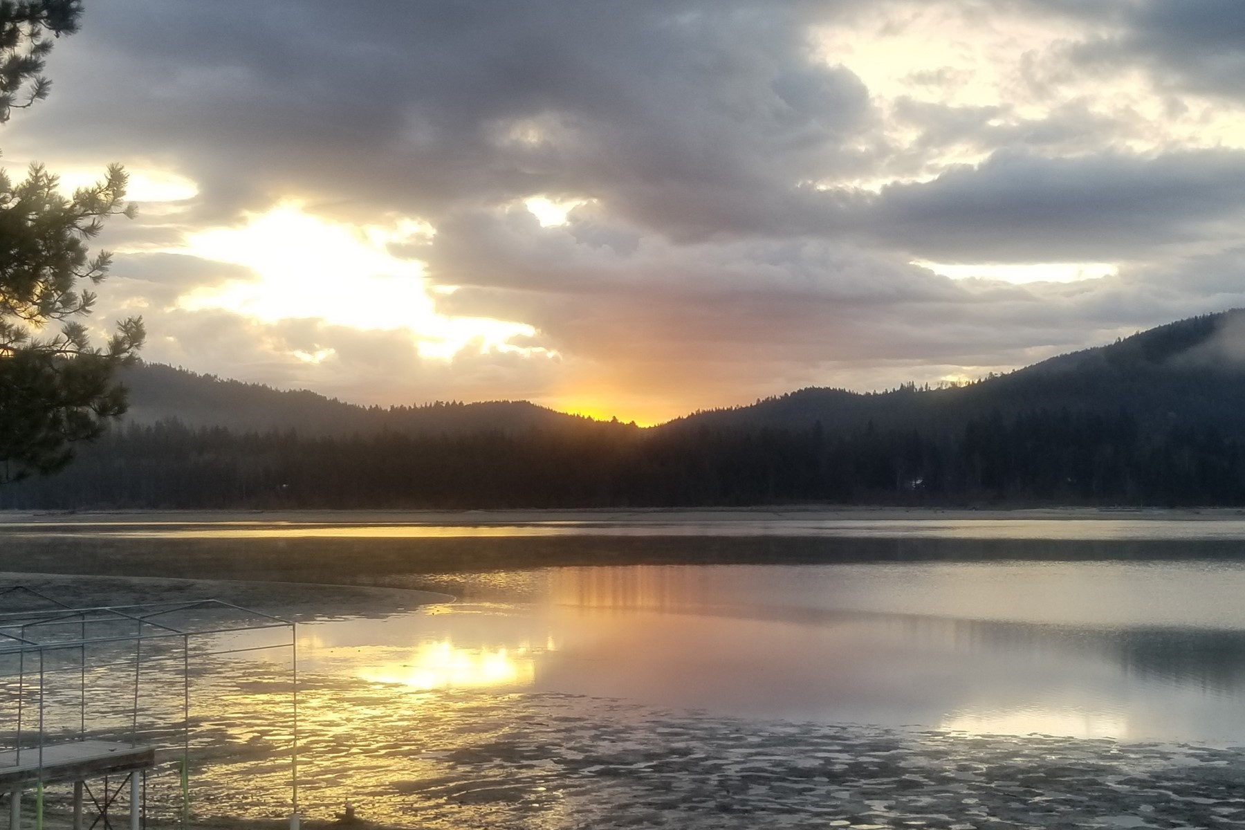  Renovated Waterfront Retreat with Private Dock & Guest Barn - 物件實景