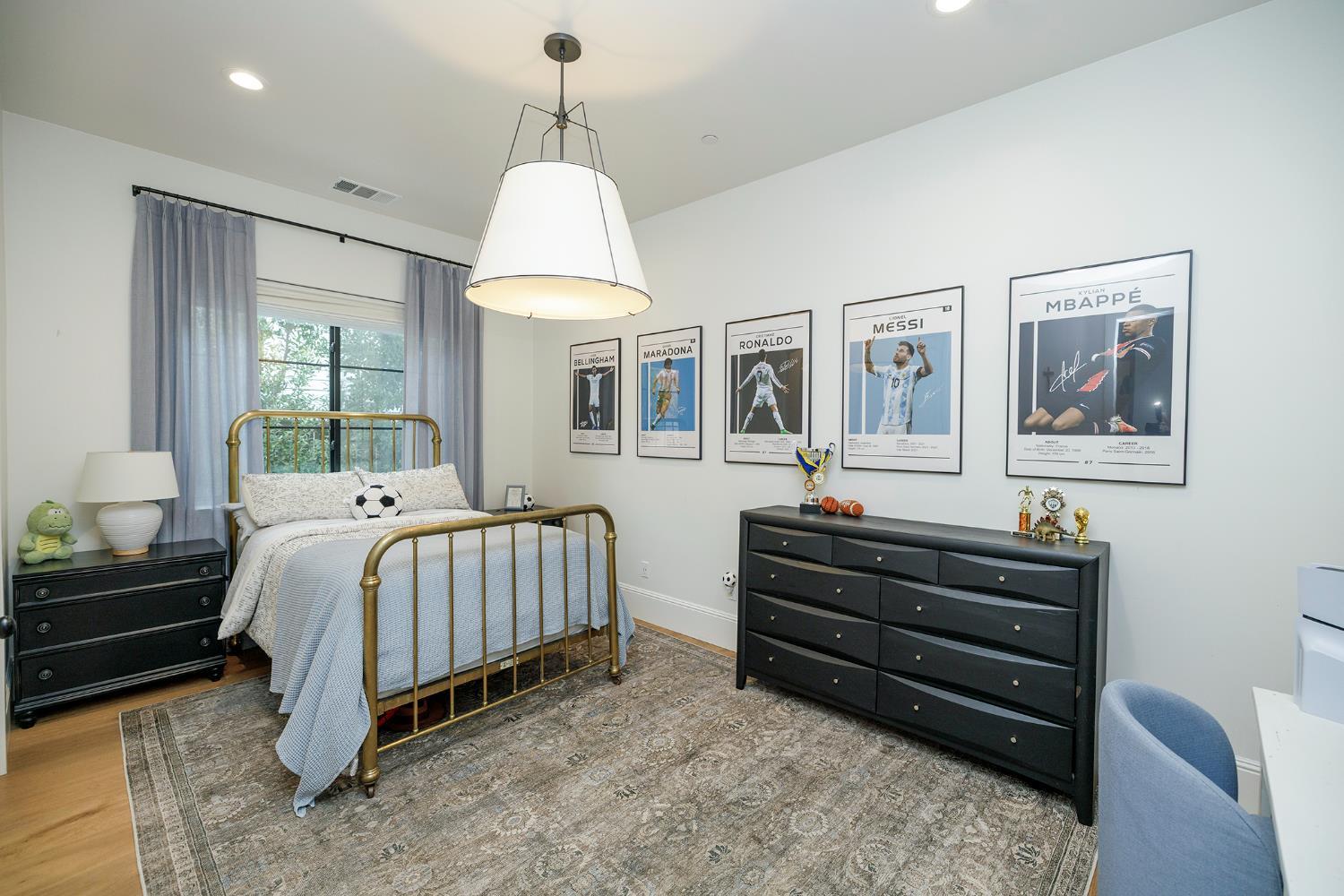 Turlock, California, 95382, United States, 5 Bedrooms Bedrooms, ,4 BathroomsBathrooms,Residential,For Sale,2002533