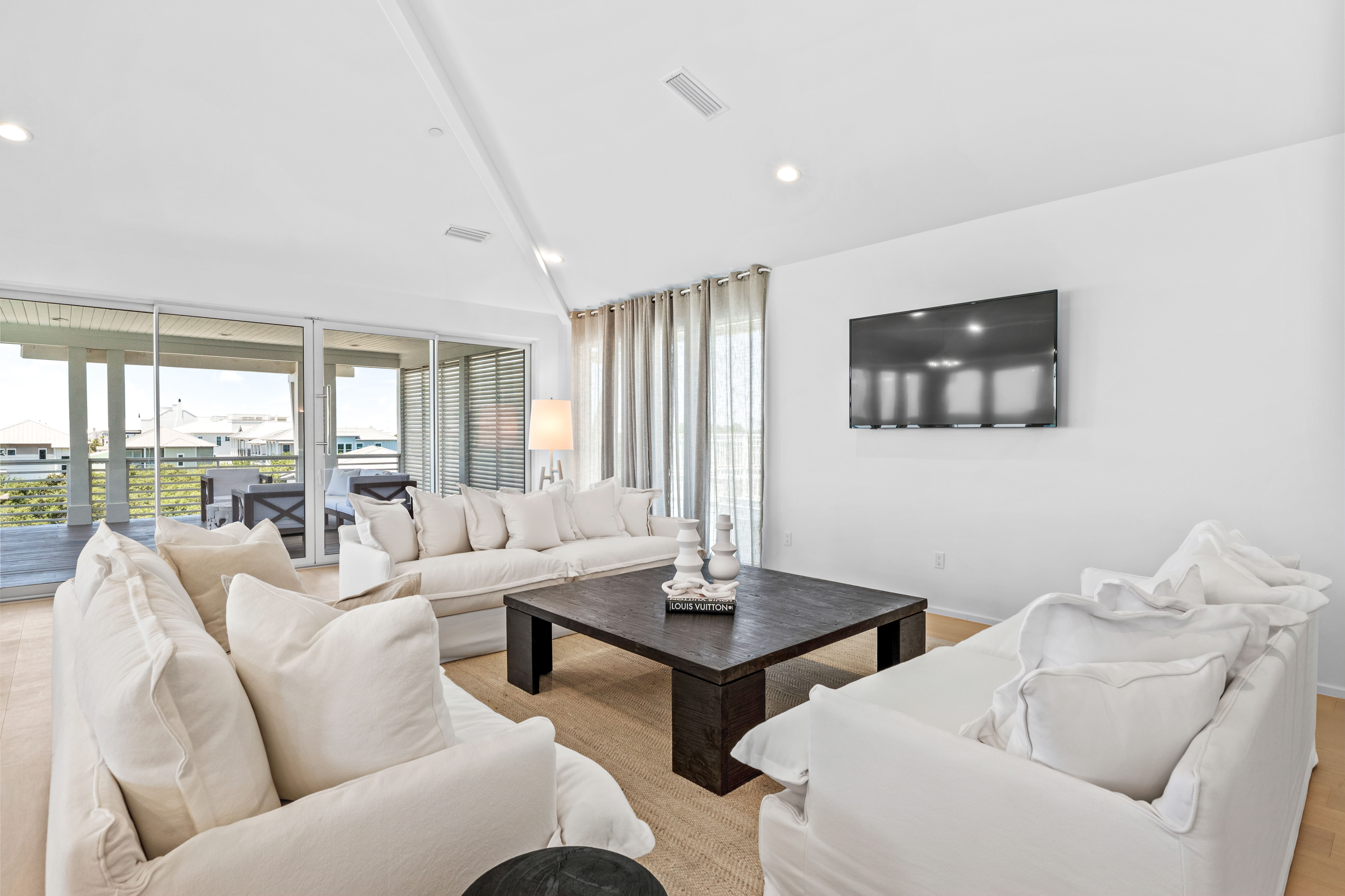 Four-Level Coastal Estate with Gulf Views in Exclusive Mala Beach - 物件實景