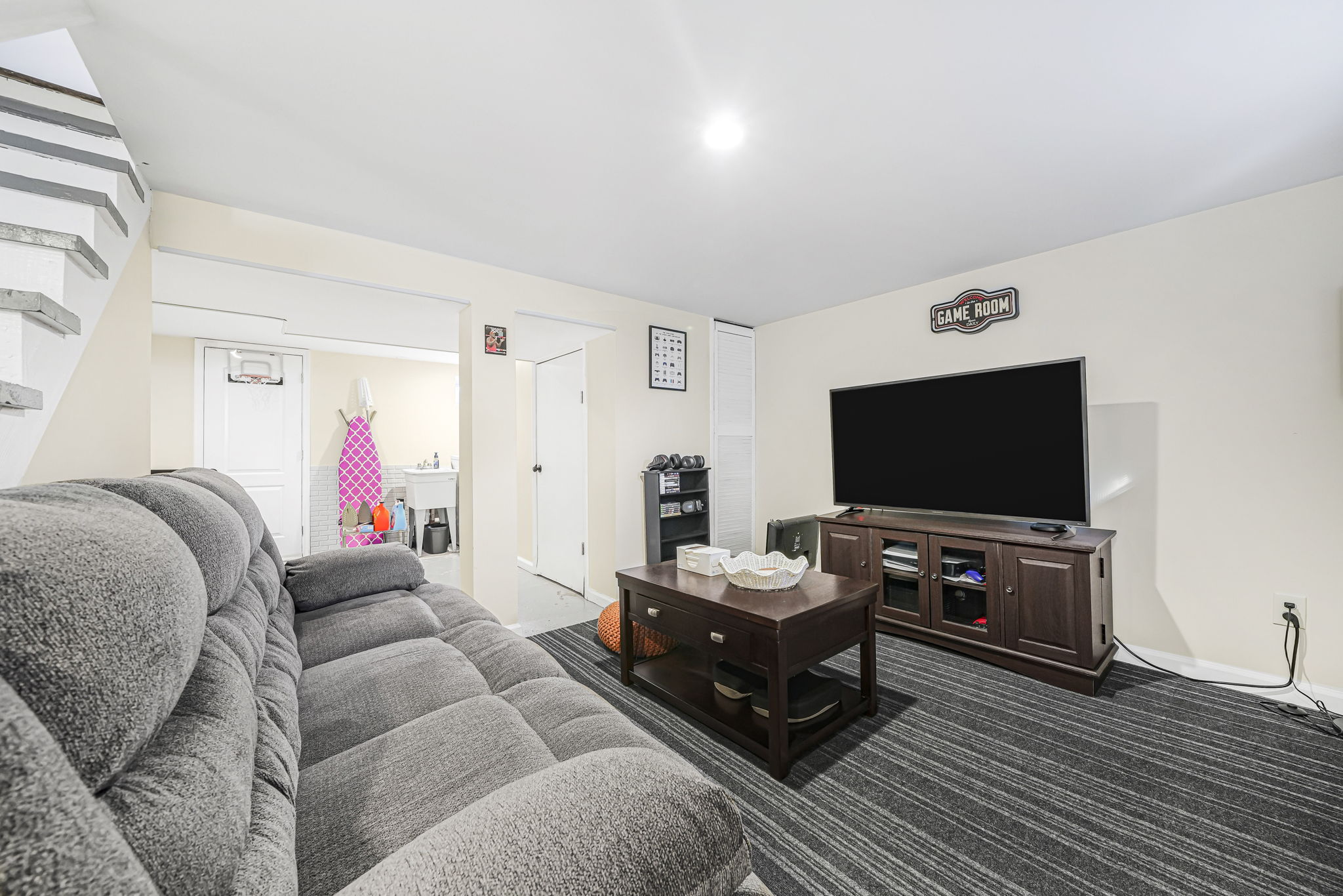 Union, New Jersey, 07073, United States, 3 Bedrooms Bedrooms, ,2 BathroomsBathrooms,Residential,For Sale,2012032