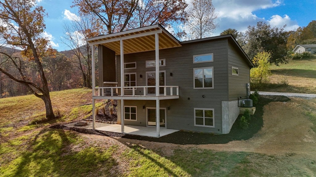 Hayesville, North Carolina, 28904, United States, 3 Bedrooms Bedrooms, ,4 BathroomsBathrooms,Residential,For Sale,1839913