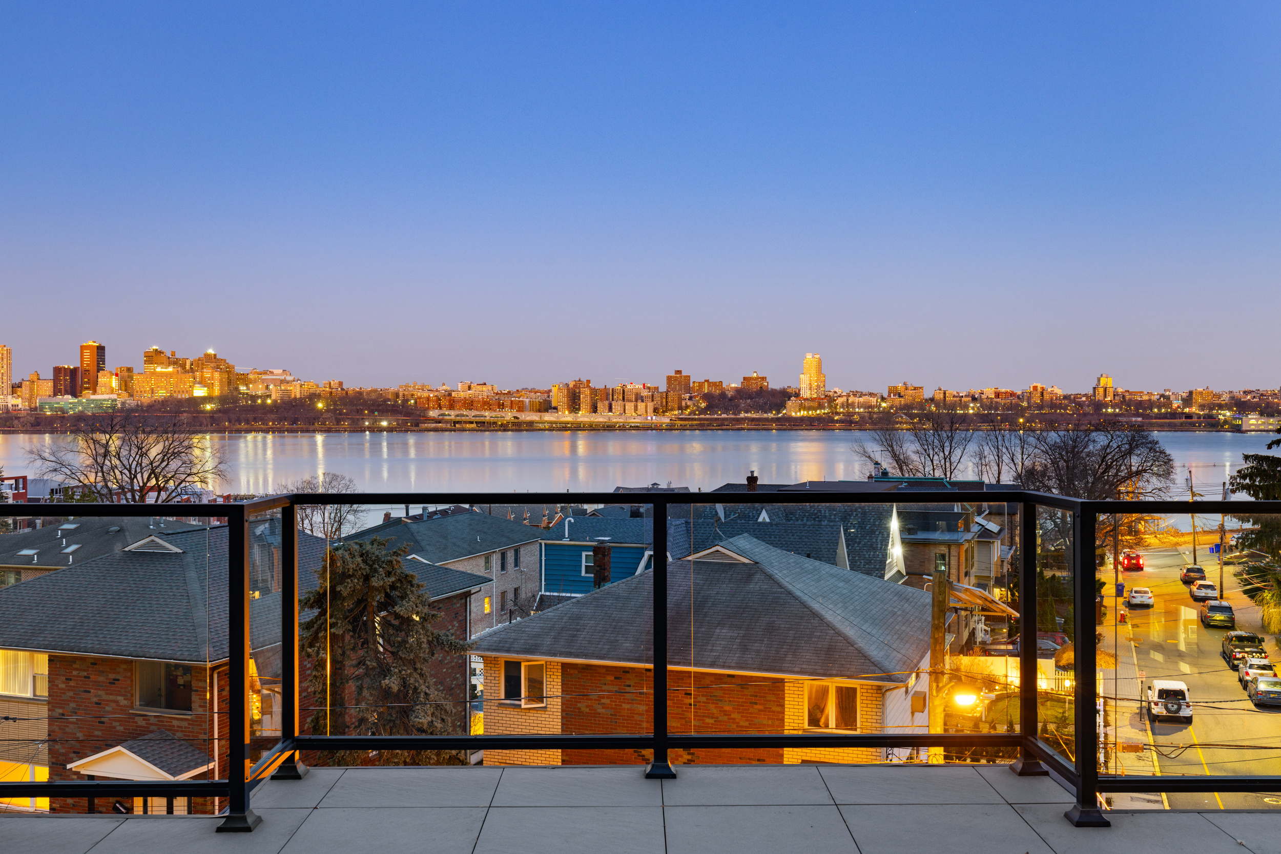  712 Undercliff Avenue, Edgewater, NJ, 07020 - 物件實景