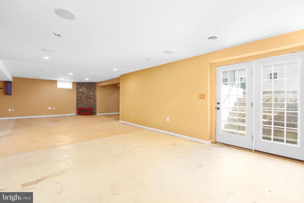 Fredericksburg, Virginia, 22407, United States, 4 Bedrooms Bedrooms, ,4 BathroomsBathrooms,Residential,For Sale,1883172