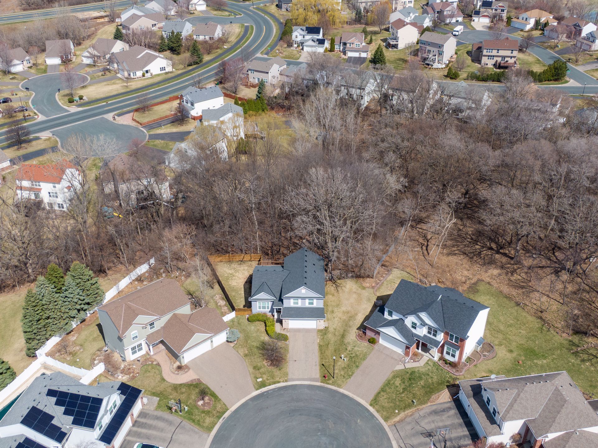  Cul-de-Sac Living with Over an Acre of Land - 物件實景