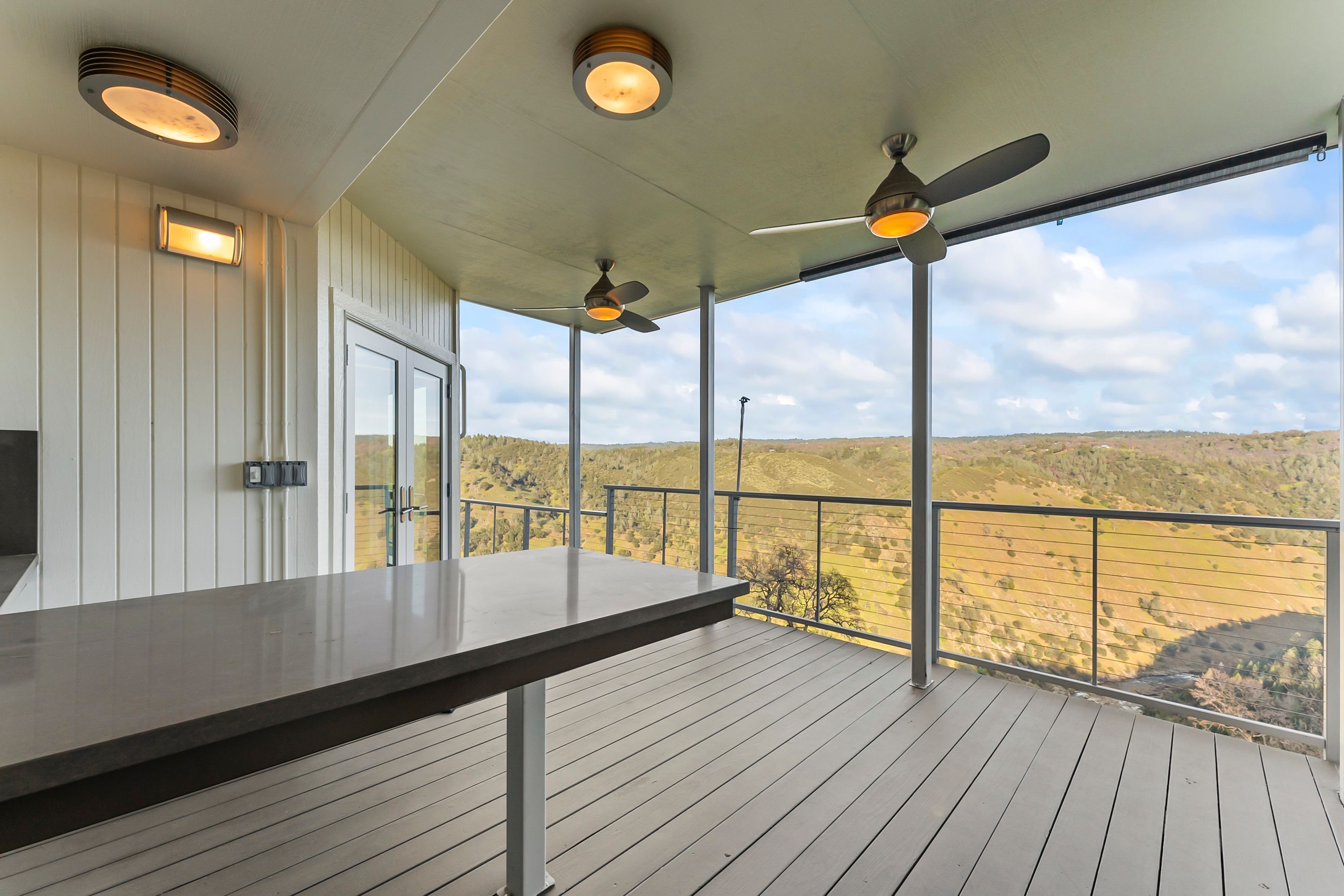  River Views • Pool • A Striking Estate That Makes a Statement - 物件實景