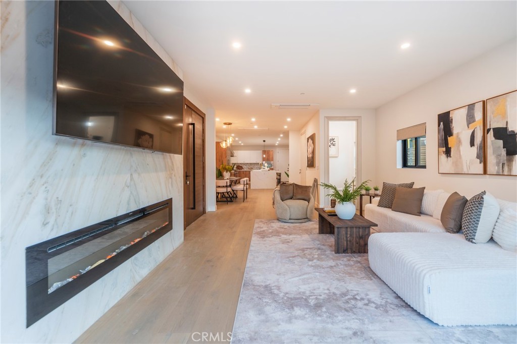 Huntington Beach, California, 92648, United States, 3 Bedrooms Bedrooms, ,5 BathroomsBathrooms,Residential,For Sale,2003455