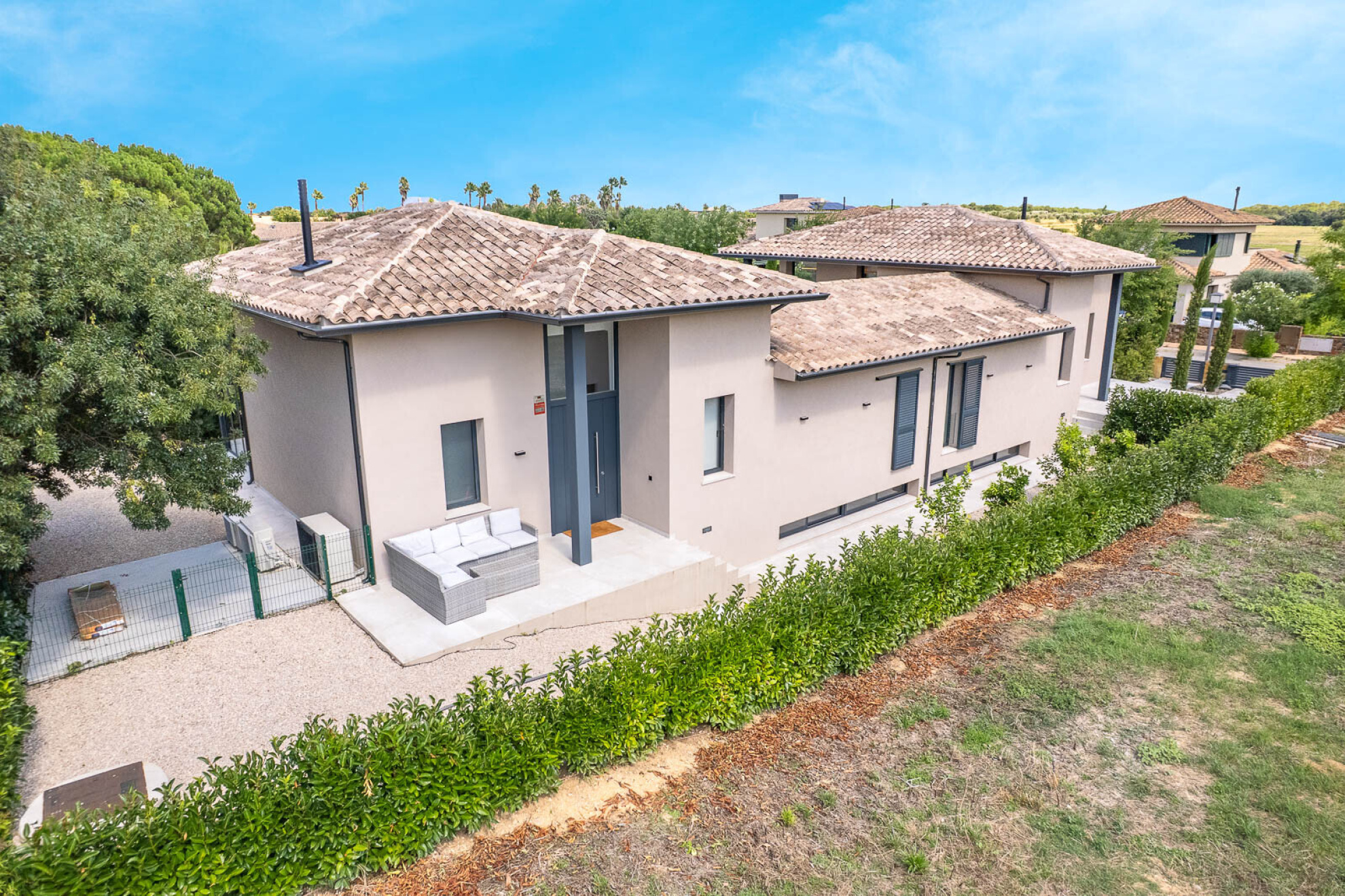  One-story Contemporary Villa in Golf Torremirona - 物件實景