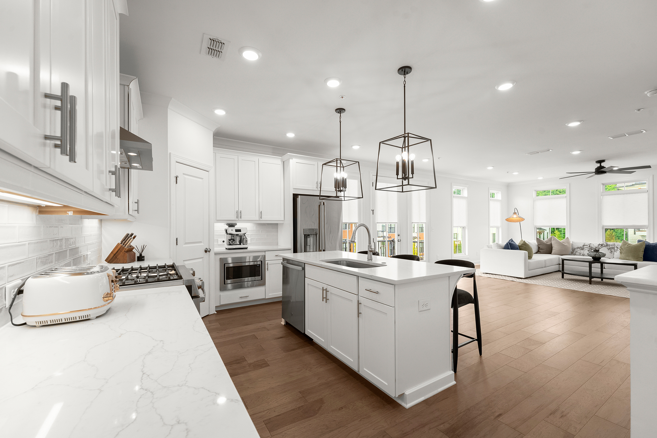  Welcome to One of the Most Desirable Locations and Homes in Upscale Ecco Park - 物件實景
