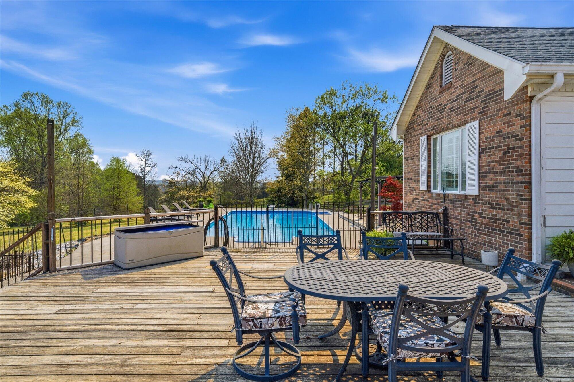 Athens, Tennessee, 37303, United States, 4 Bedrooms Bedrooms, ,4 BathroomsBathrooms,Residential,For Sale,2031458