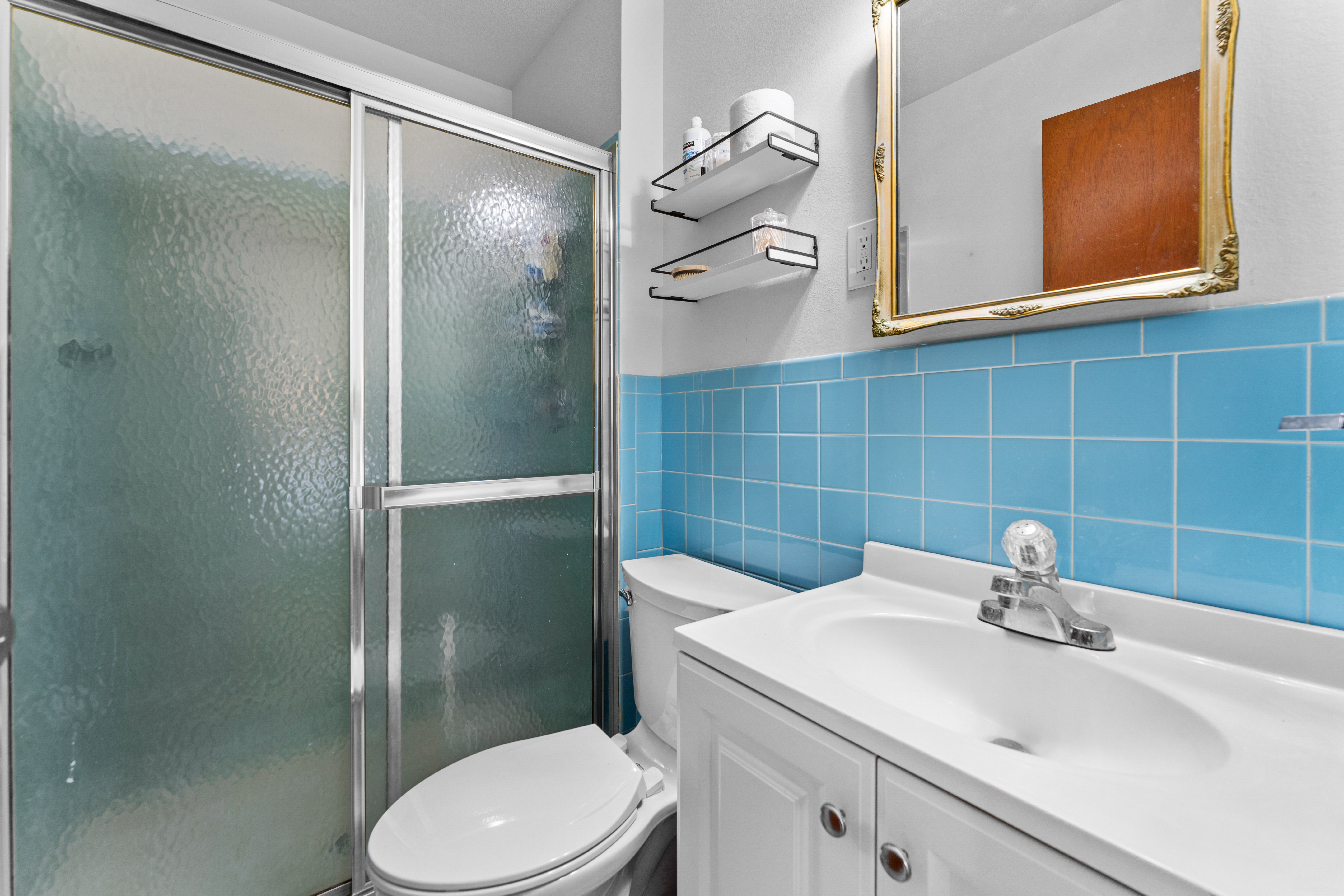  Exceptional low-maintenance brick and stone home makes - 物件實景