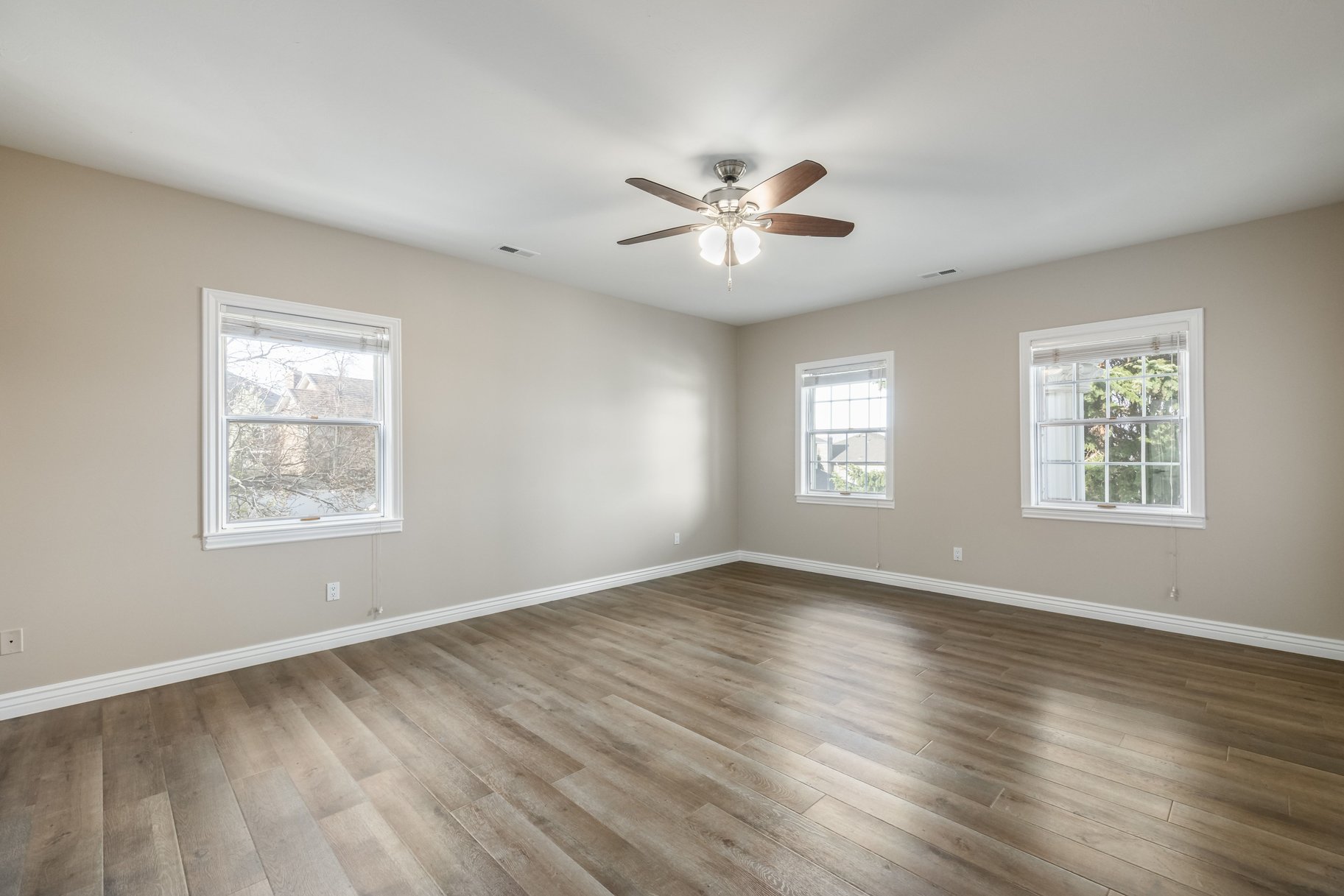  Updated Sandy Home With One of a Kind Location With Unobstructed Mountain Views - 物件實景