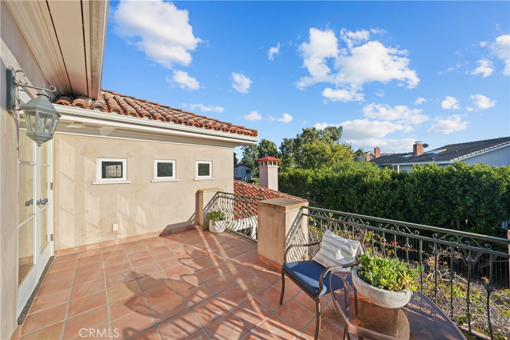 Huntington Beach, California, 92649, United States, 5 Bedrooms Bedrooms, ,5 BathroomsBathrooms,Residential,For Sale,1991081