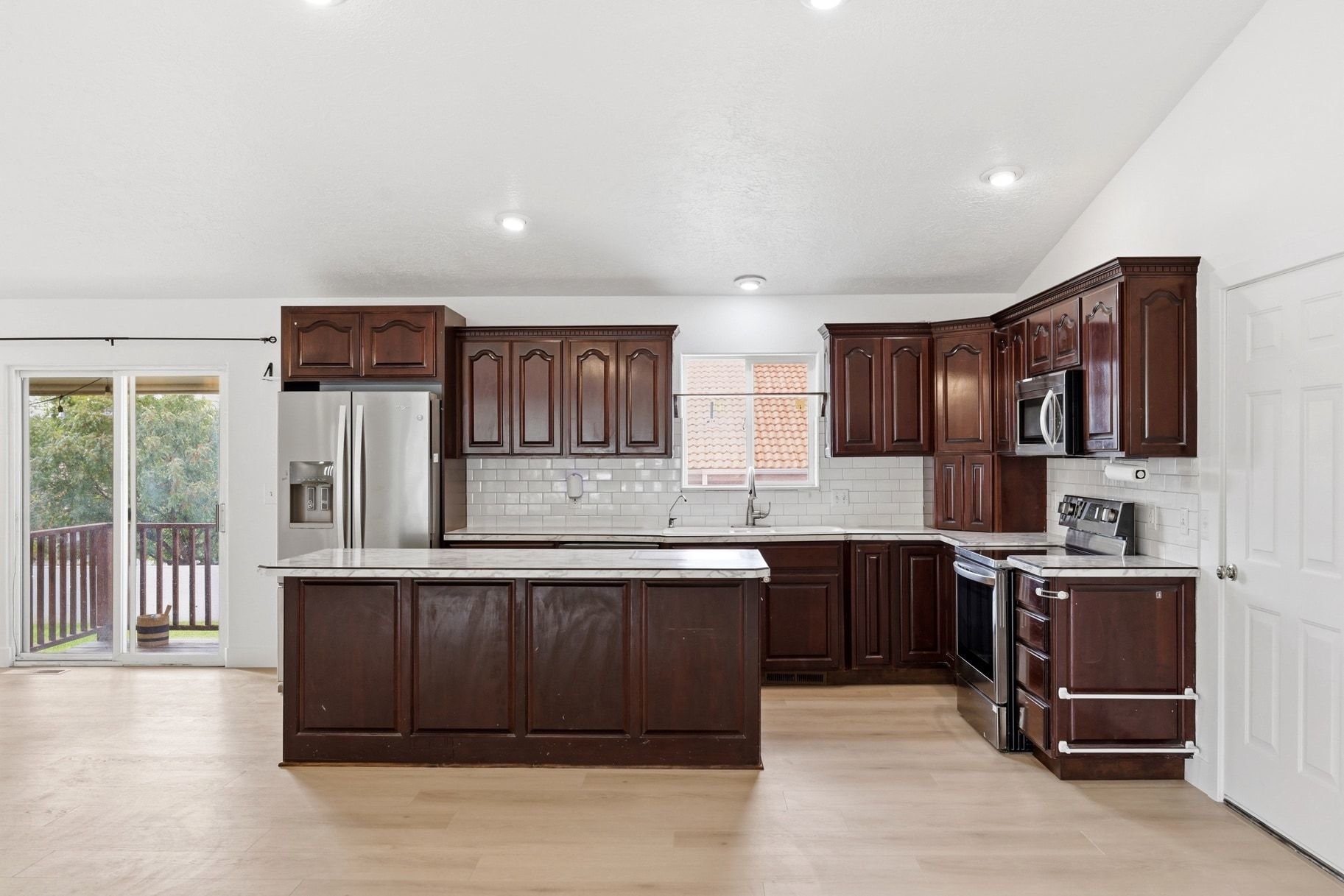  NO HOA 3Bed, 2Bath, 2.5 Car Garage Rv Parking, New Flooring and Paint - 物件實景