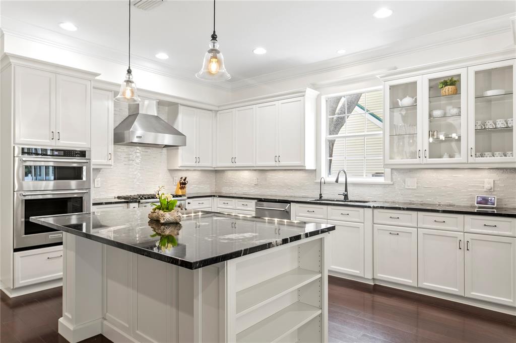 Tampa, Florida, 33629, United States, 4 Bedrooms Bedrooms, ,4 BathroomsBathrooms,Residential,For Sale,1885356