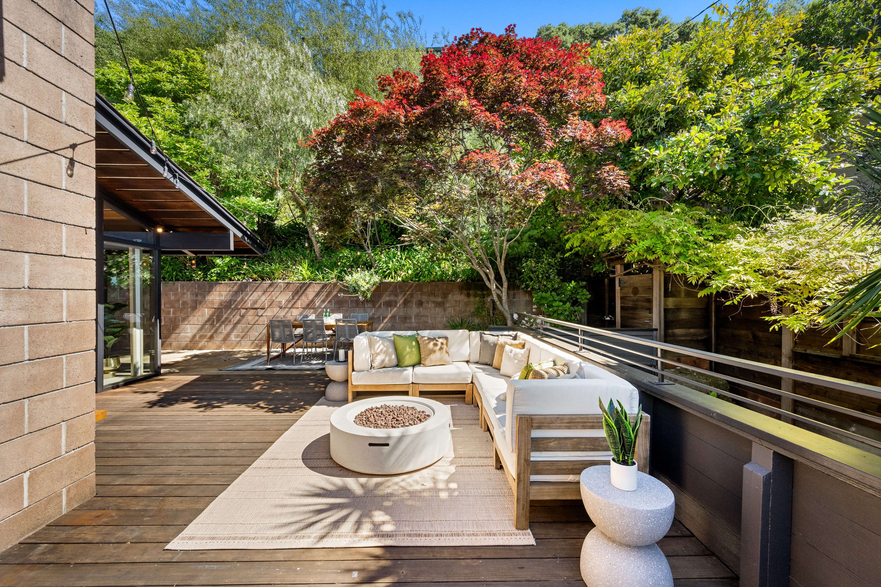  An Architectural Home Framed By Light And Views - 物件實景