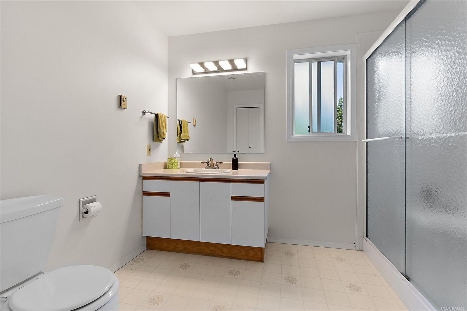 SAANICH, British Columbia, V8Z 3G7, CA, 3 Bedrooms Bedrooms, ,Residential,For Sale,1946868