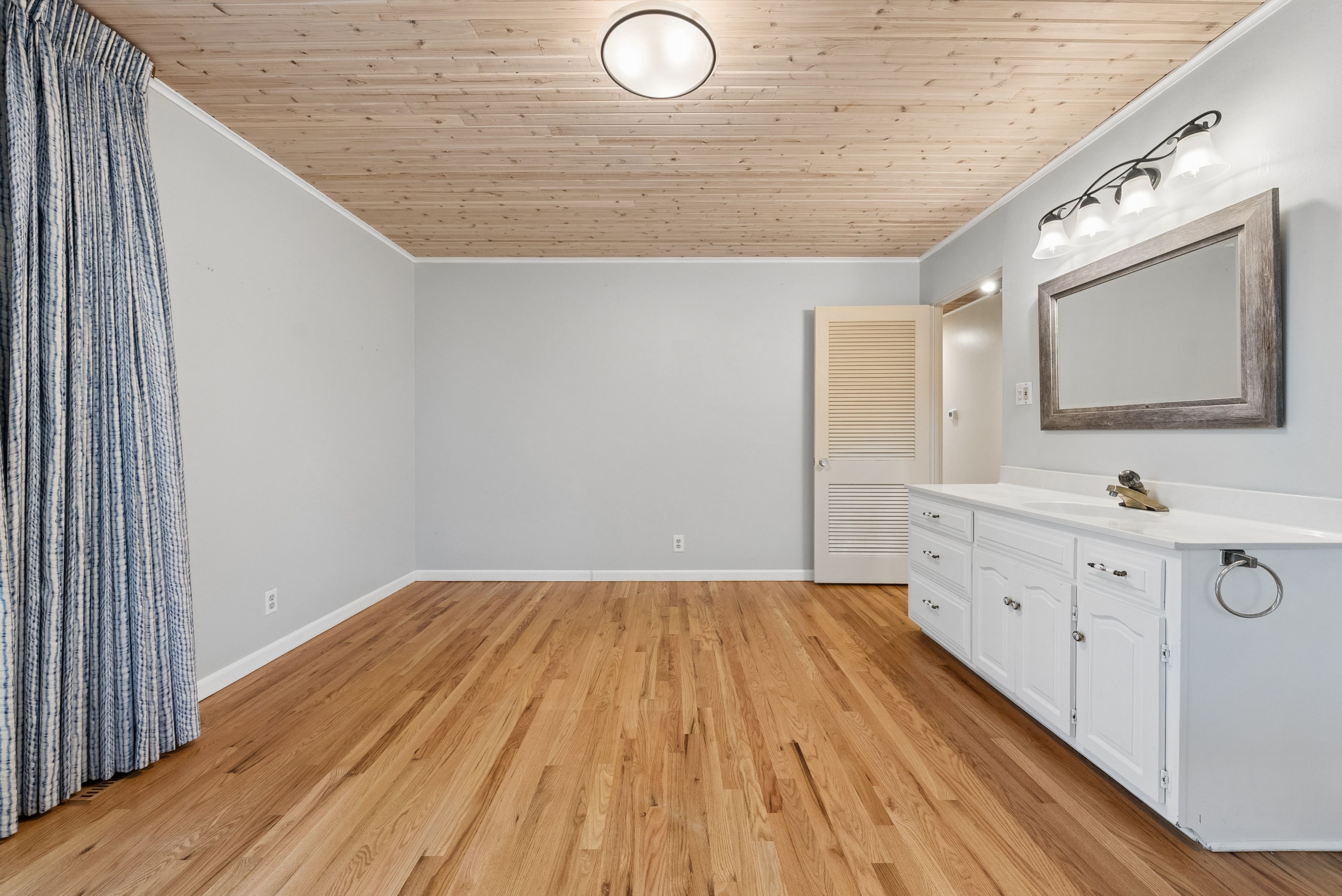  One-Level Broadmoor Living - 物件實景