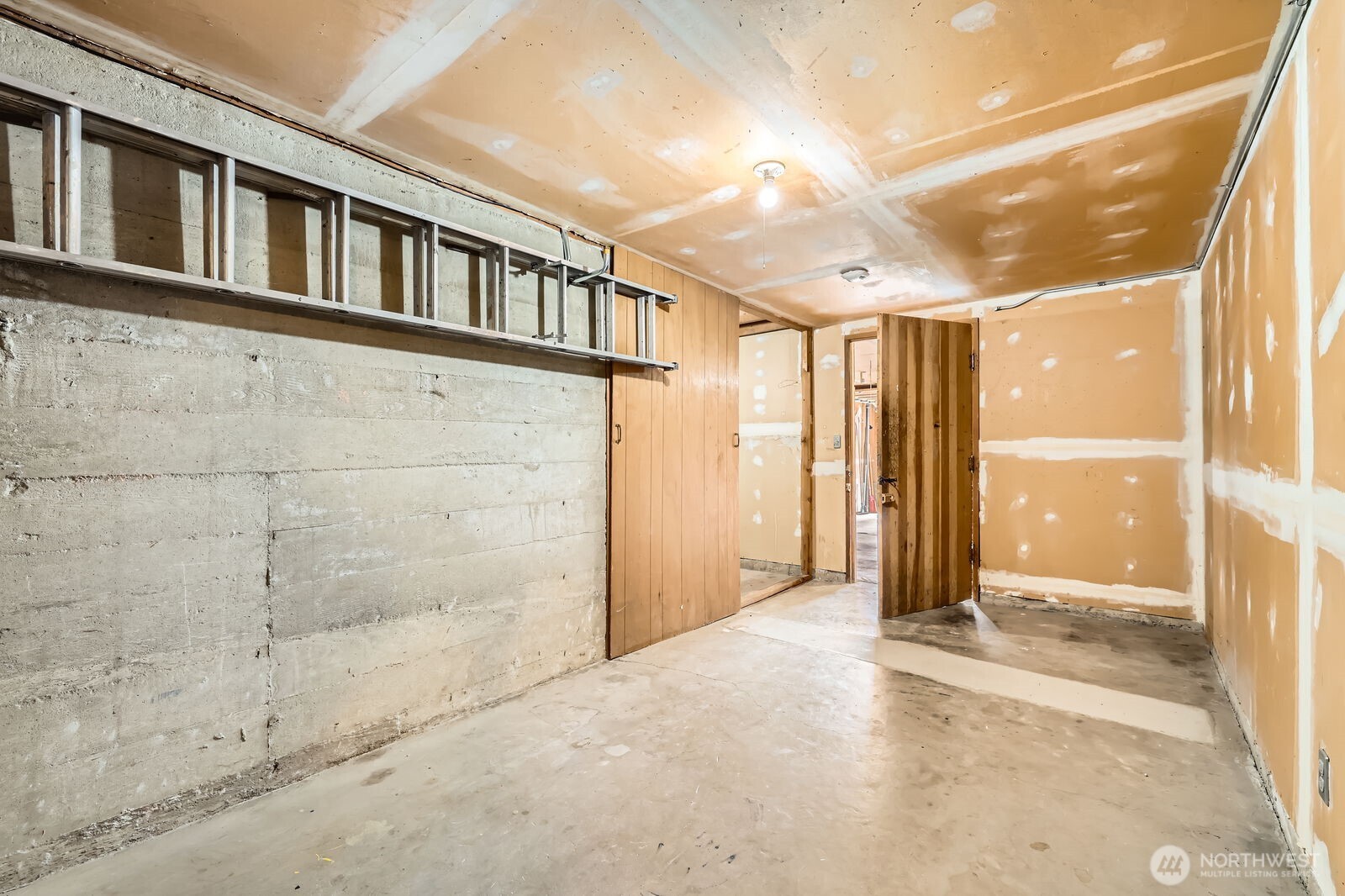 Seattle, Washington, 98125, United States, ,Residential,For Sale,1928074