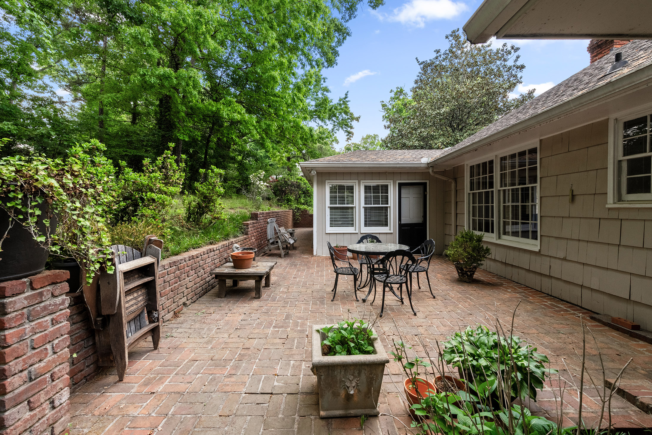  Beautiful Flat 1+/- Acre Corner Lot in Sandy Springs - 物件實景