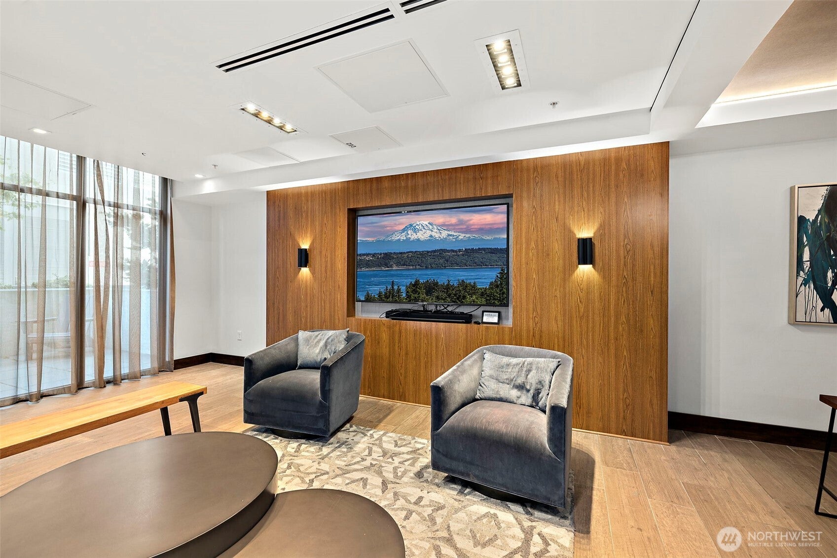 Bellevue, Washington, 98004, United States, 2 Bedrooms Bedrooms, ,1 BathroomBathrooms,Residential,For Sale,1975057