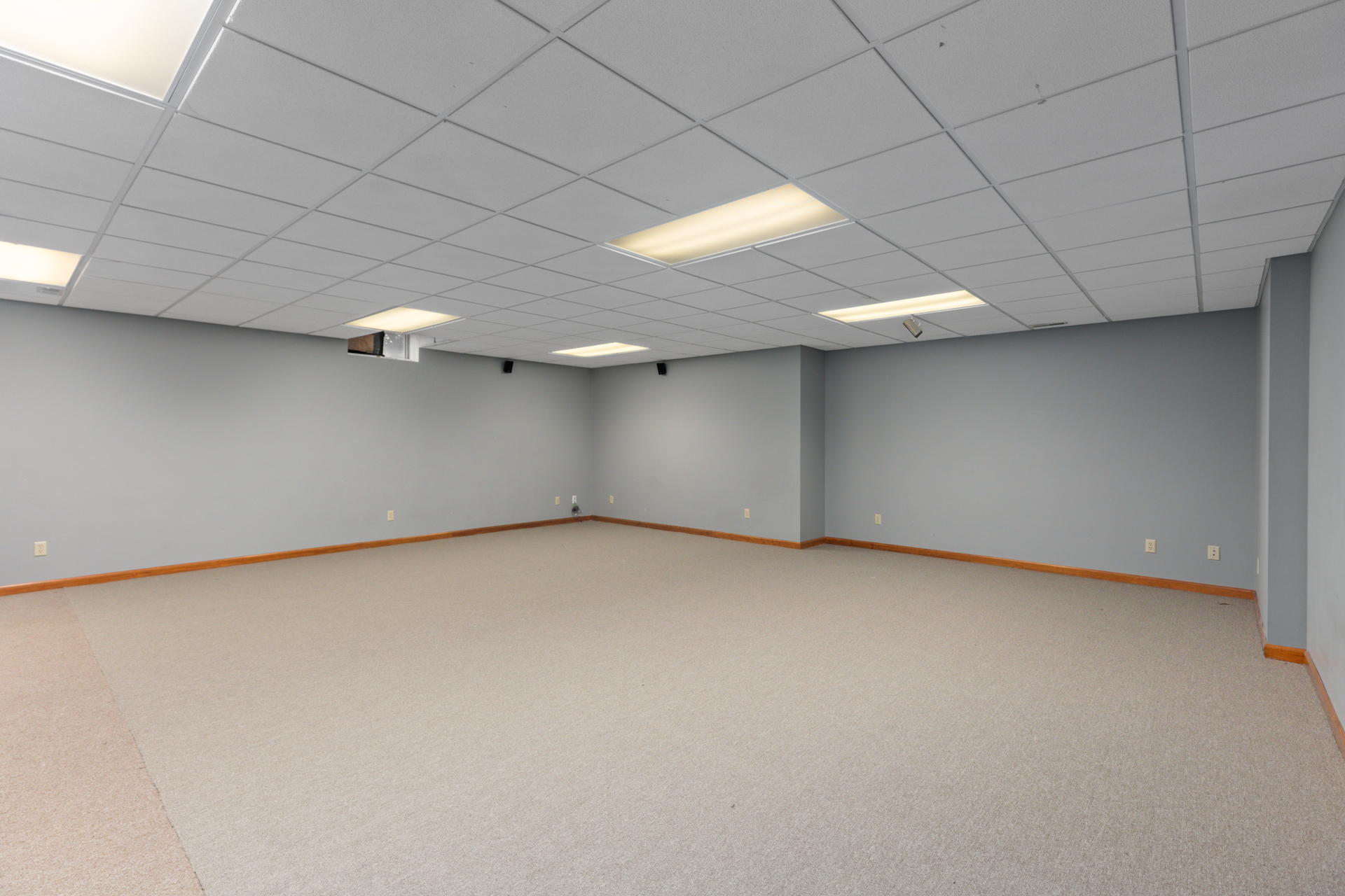 Litchfield, Illinois, 62056, United States, 5 Bedrooms Bedrooms, ,4 BathroomsBathrooms,Residential,For Sale,1986083