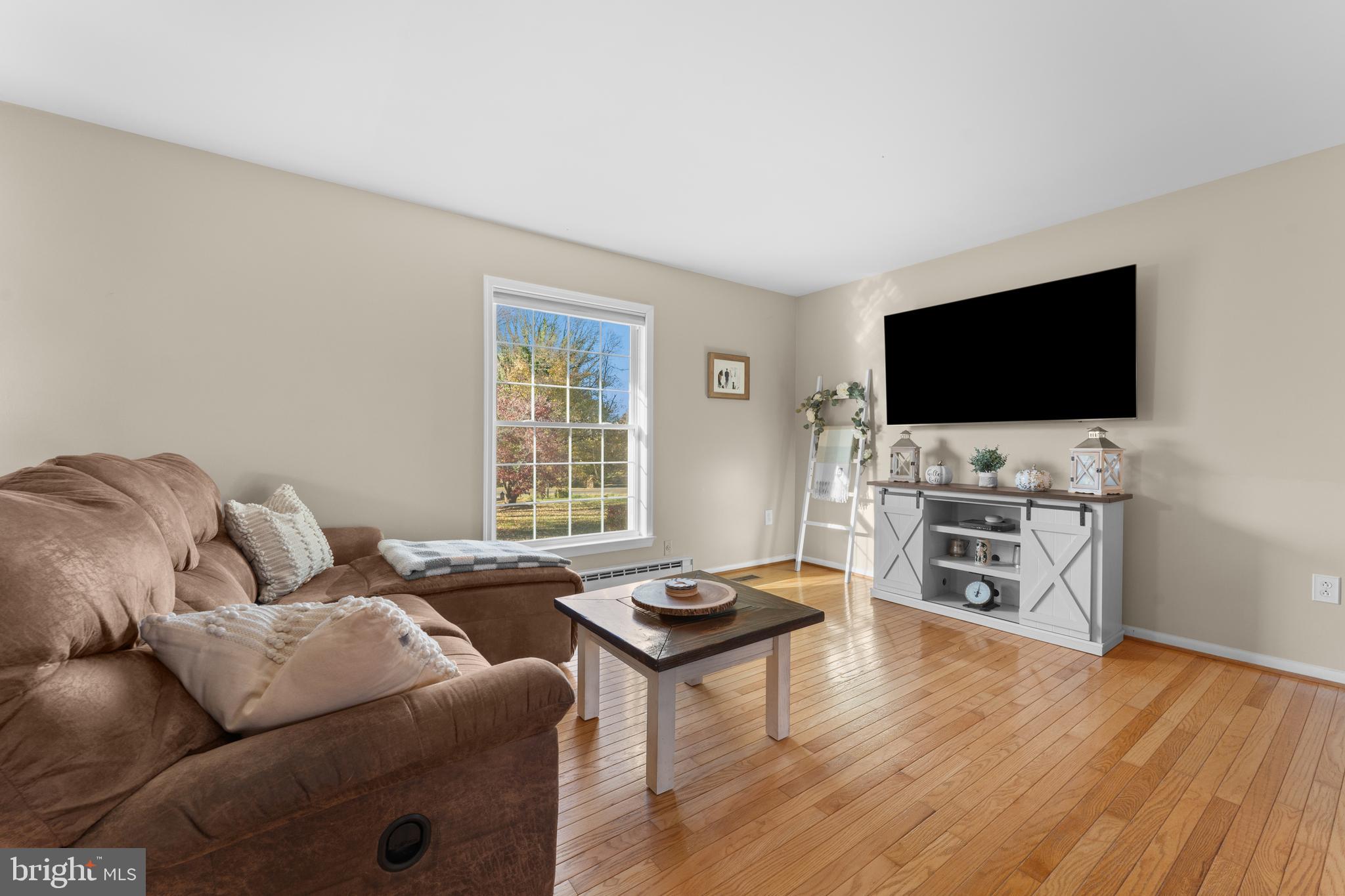 Warrenton, Virginia, 20187, United States, 3 Bedrooms Bedrooms, ,2 BathroomsBathrooms,Residential,For Sale,1987045