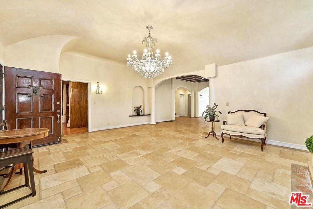 Los Angeles, California, 90004, United States, 4 Bedrooms Bedrooms, ,3 BathroomsBathrooms,Residential,For Sale,1876401