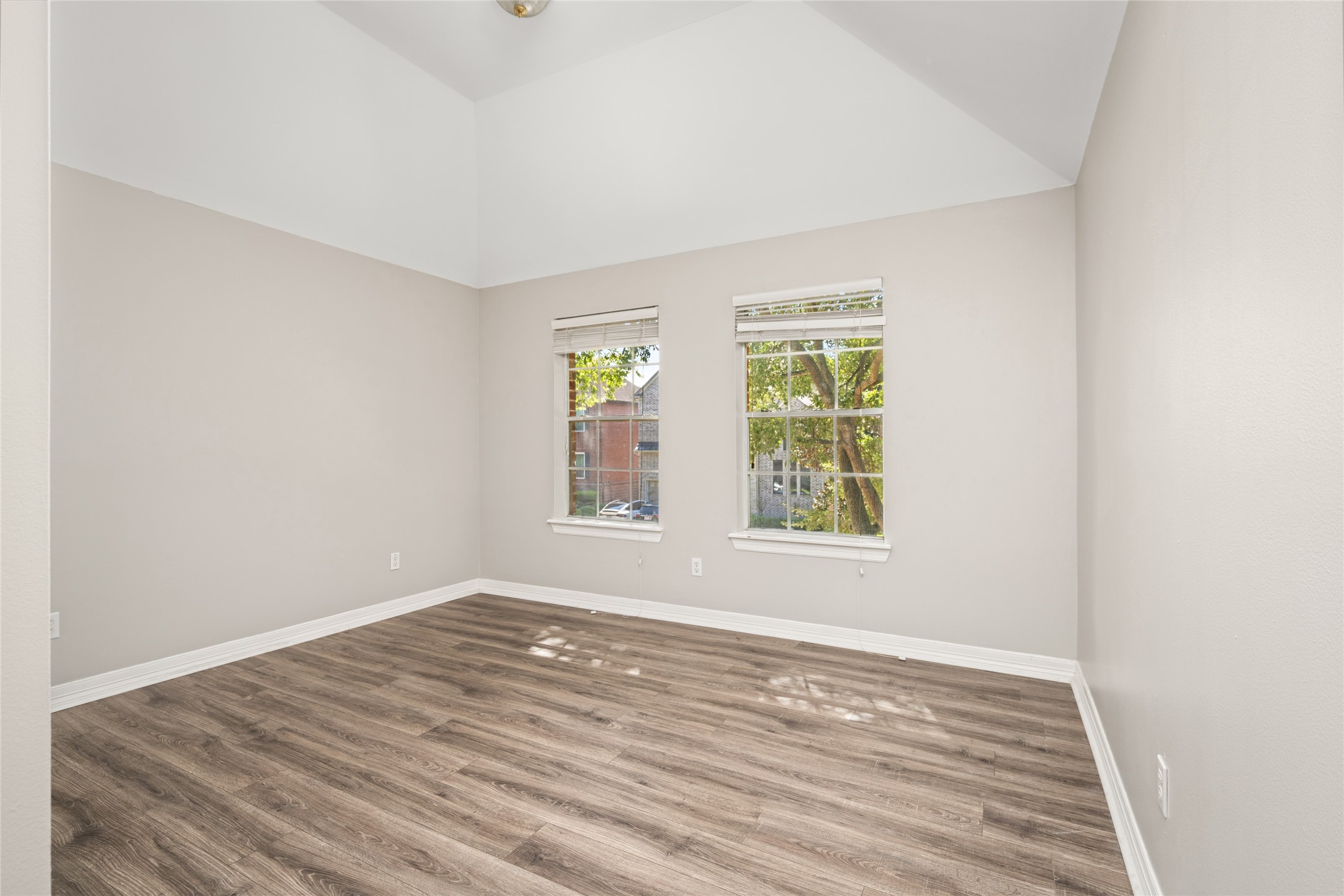  4312 Holt Street - 物件實景
