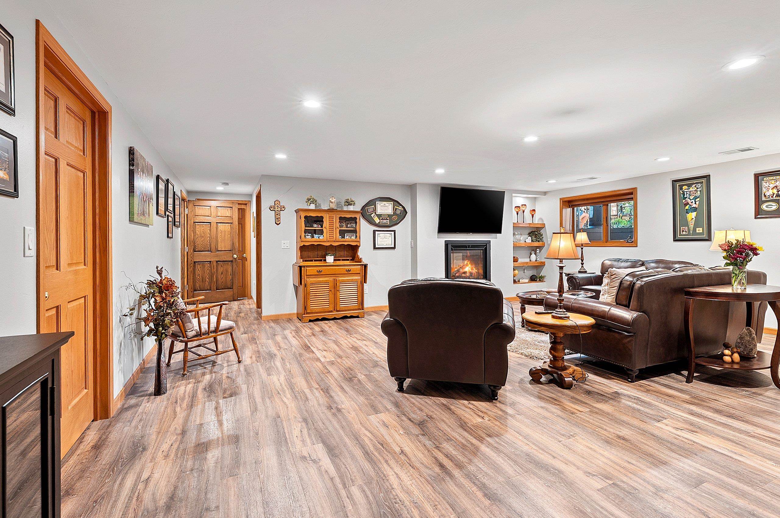 SHAWANO, Wisconsin, 54166, United States, 3 Bedrooms Bedrooms, ,3 BathroomsBathrooms,Residential,For Sale,1940998