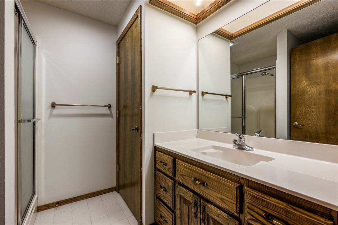 Bella Vista, Arkansas, 72715, United States, 3 Bedrooms Bedrooms, ,4 BathroomsBathrooms,Residential,For Sale,1924957