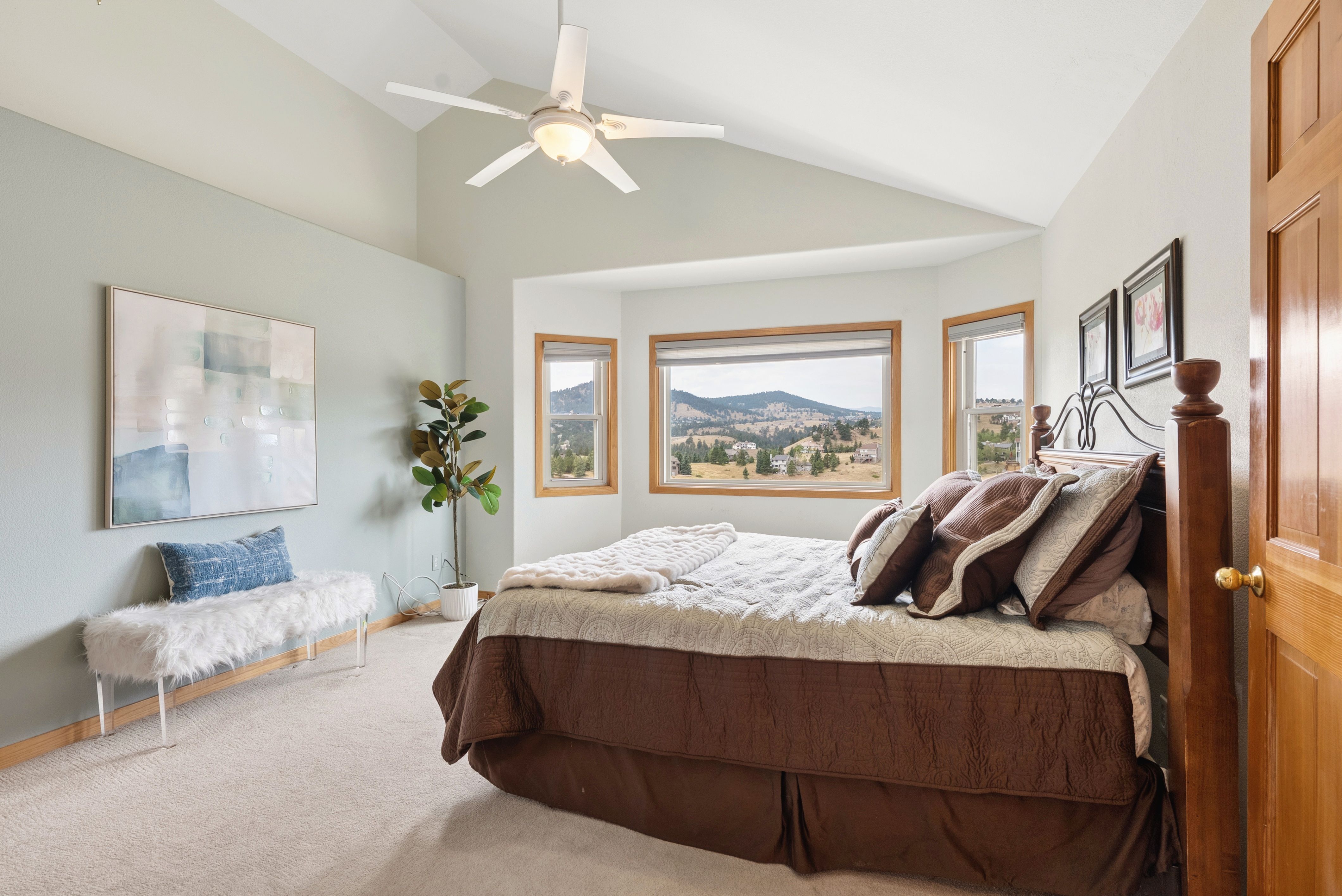  Custom Built Home on a Rolling 1.5 Acre Lot in Highly Desired Paradise Hills - 物件實景