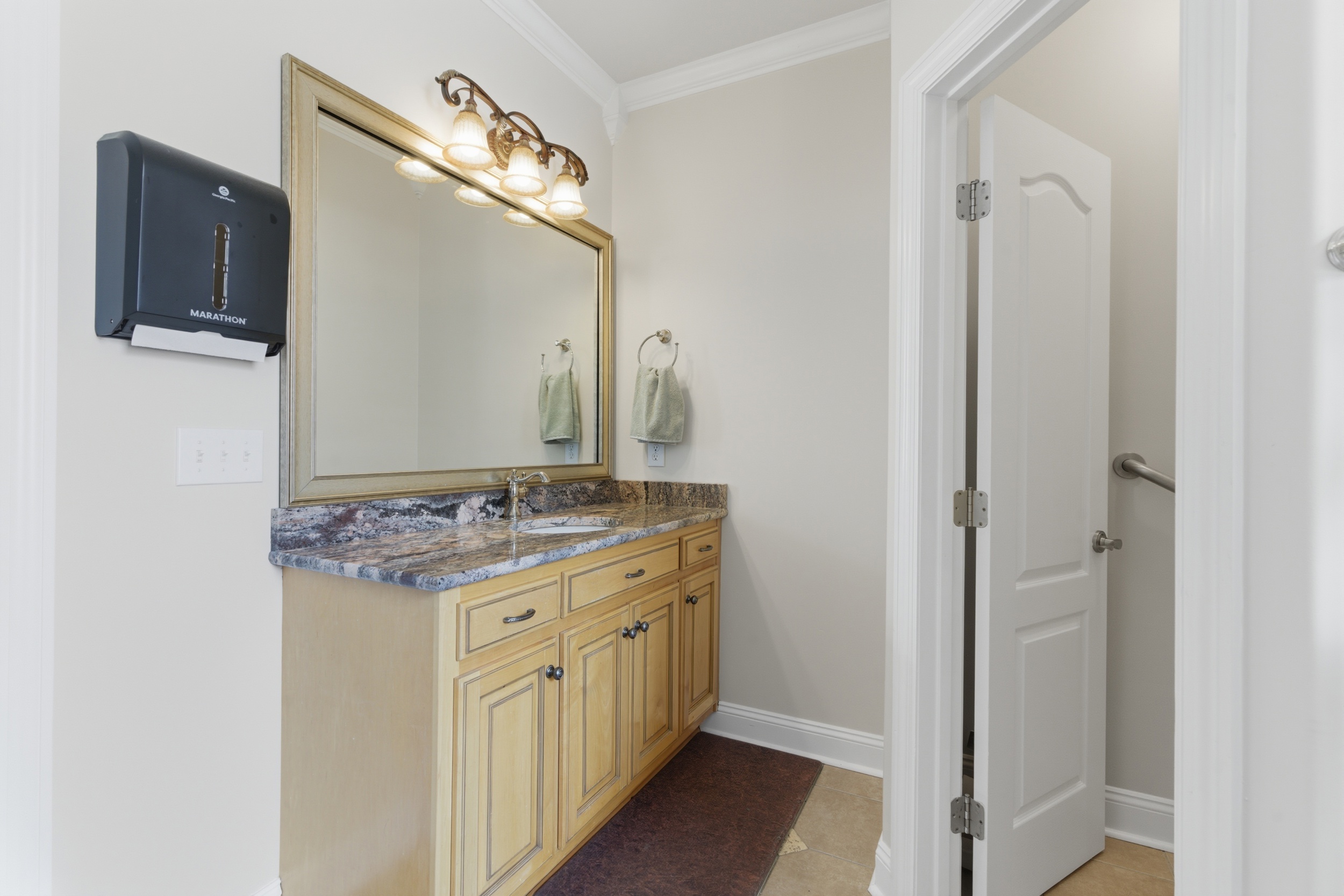  211 Ash Drive - 物件實景