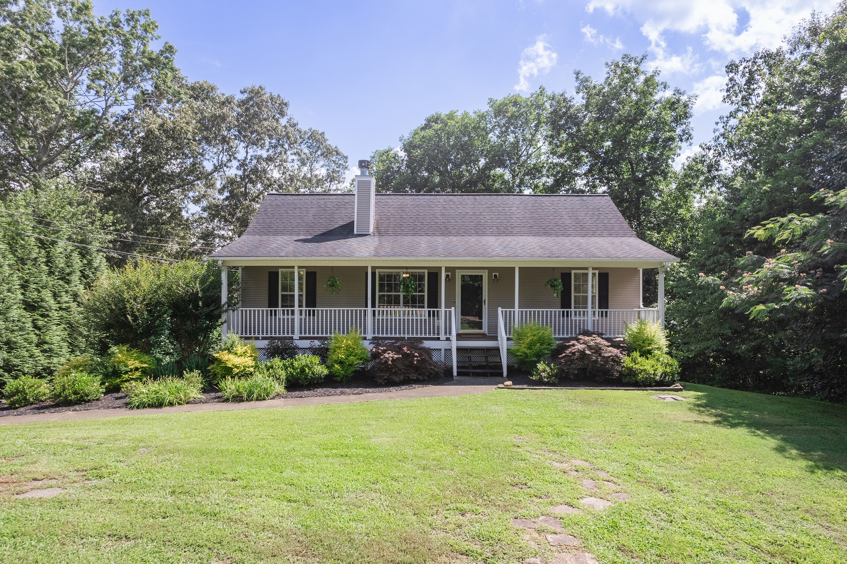 Beautifully Maintained Home in Prime Location 