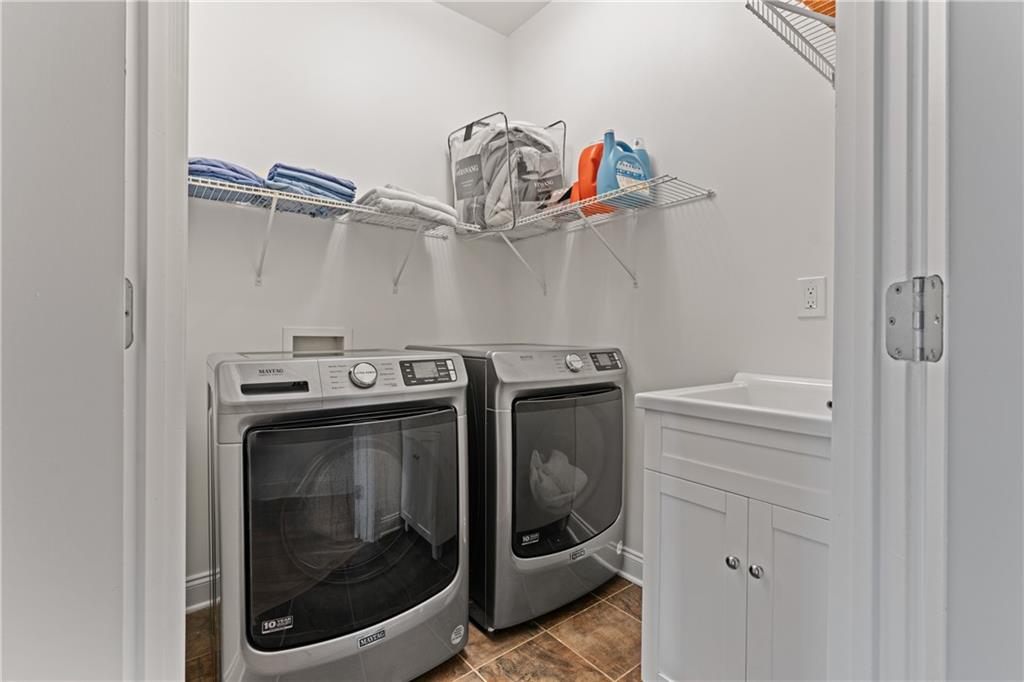 Sandy Springs, Georgia, 30328, United States, 2 Bedrooms Bedrooms, ,4 BathroomsBathrooms,Residential,For Sale,1923426