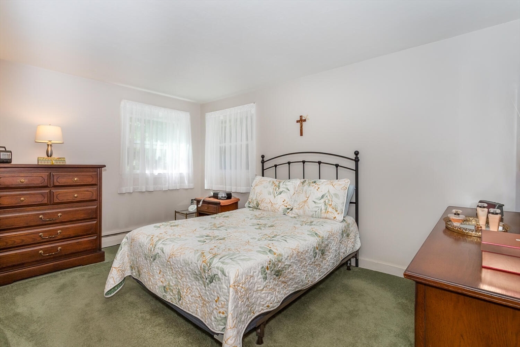 Easton, Massachusetts, 02356, United States, 3 Bedrooms Bedrooms, ,1 BathroomBathrooms,Residential,For Sale,1942159