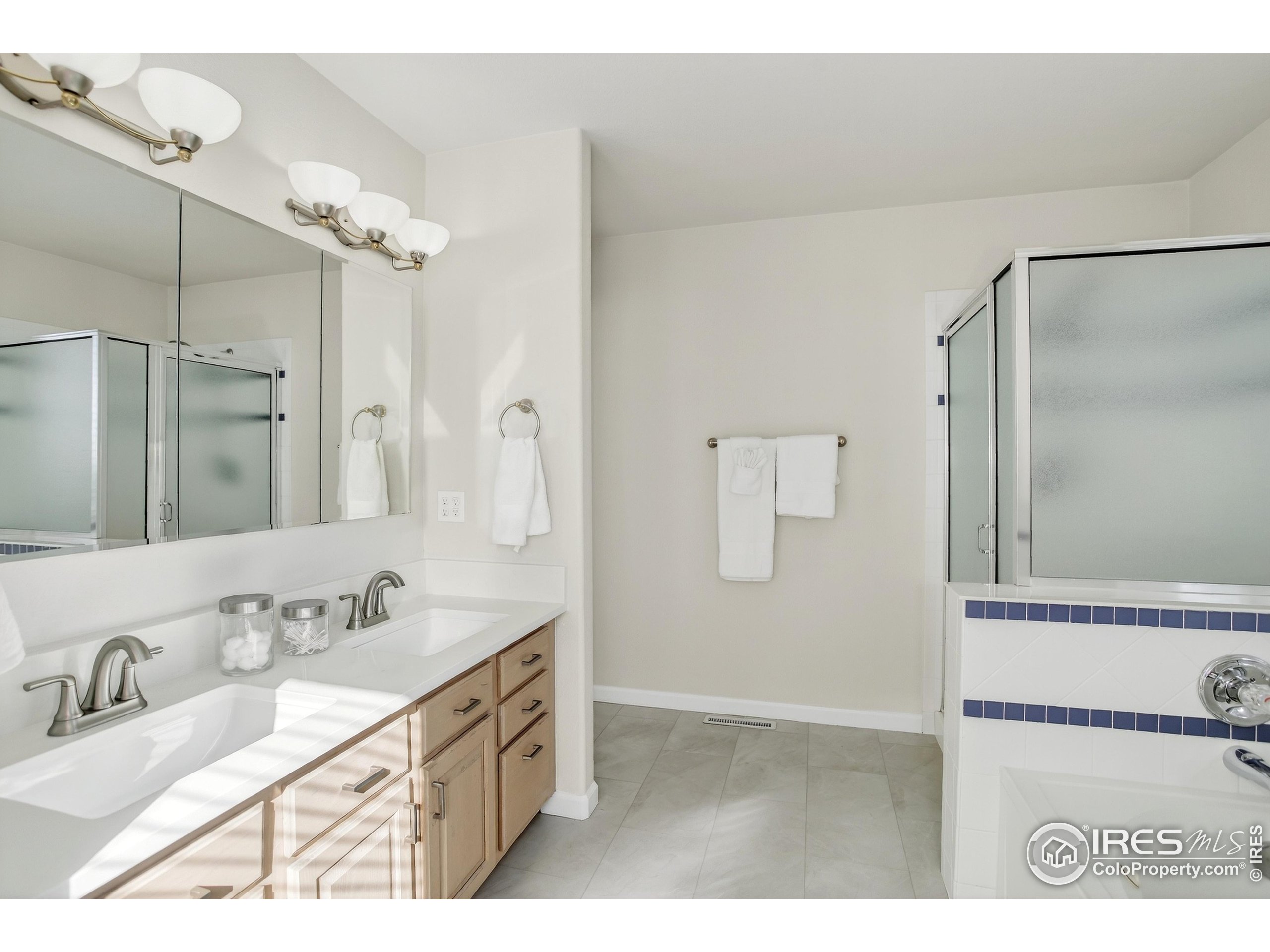 Strasburg, Colorado, 80136, United States, 3 Bedrooms Bedrooms, ,4 BathroomsBathrooms,Residential,For Sale,1991126