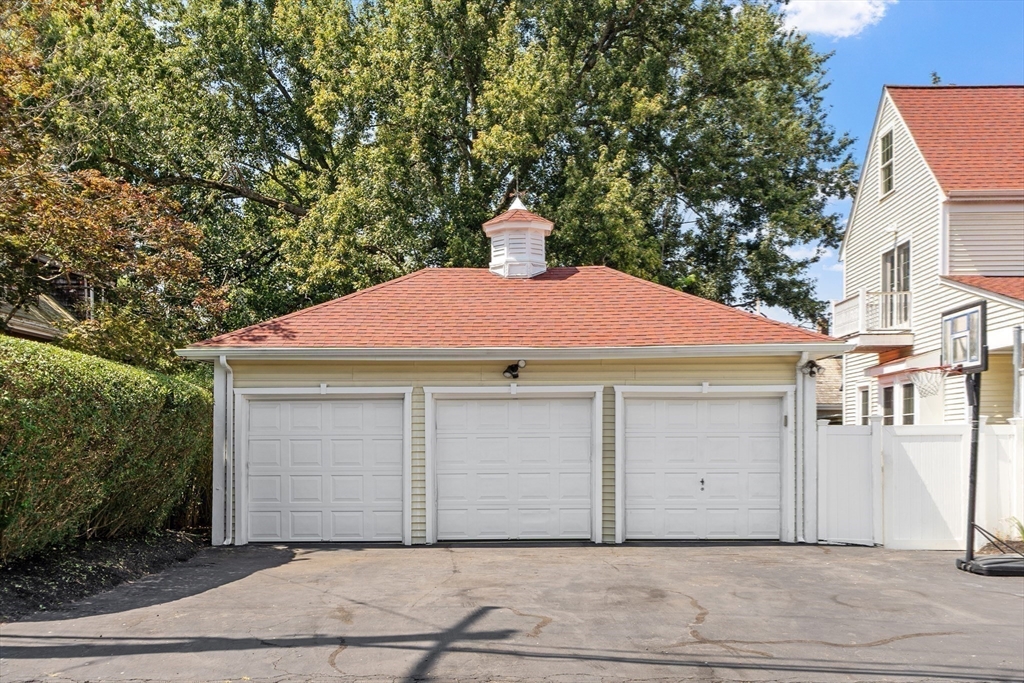 Brockton, Massachusetts, 02301, United States, 3 Bedrooms Bedrooms, ,2 BathroomsBathrooms,Residential,For Sale,1938670